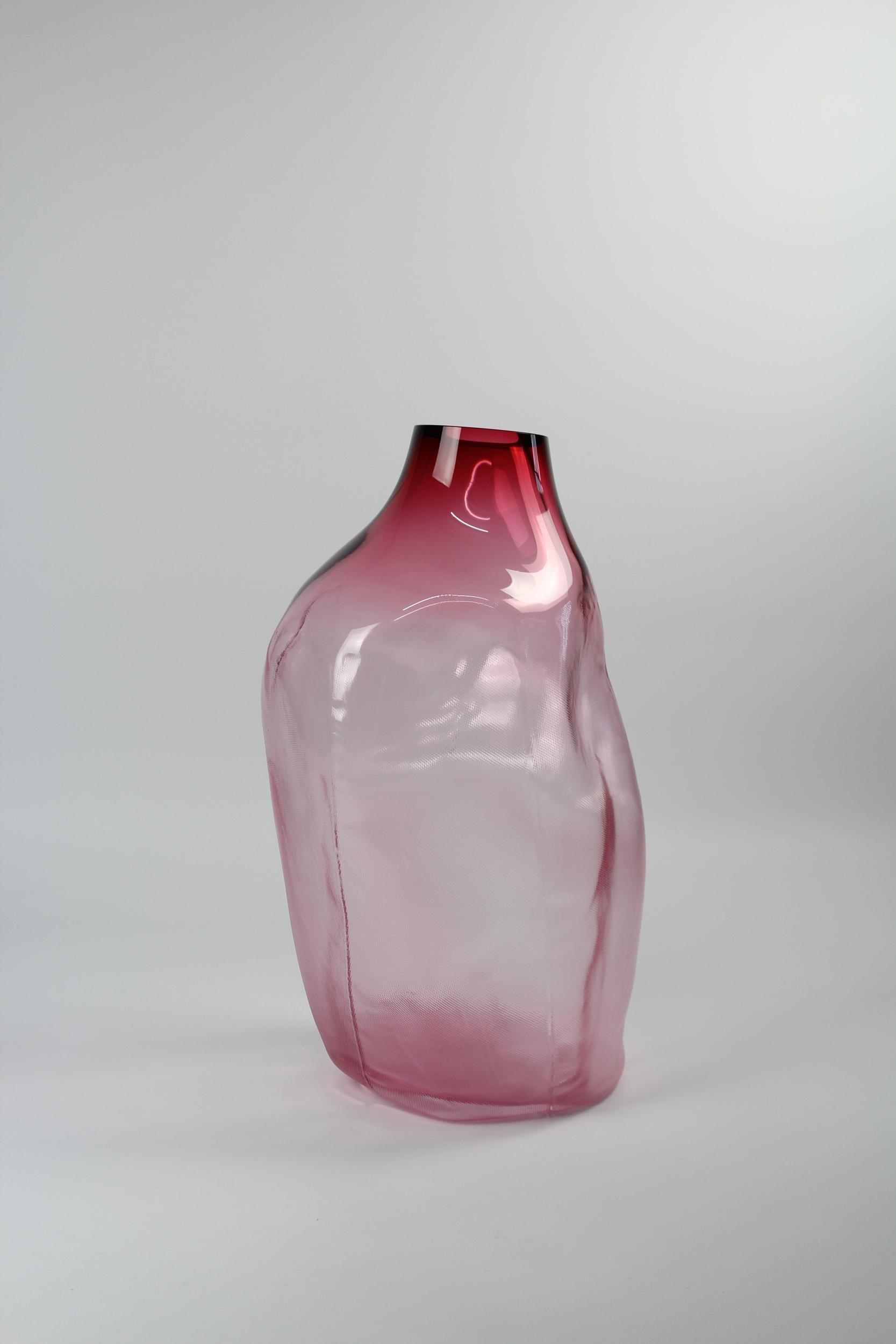 105 Ltr Forms, Fuchsia, Handmade Glass Object by Vogel Studio In New Condition For Sale In Sarstedt, NI