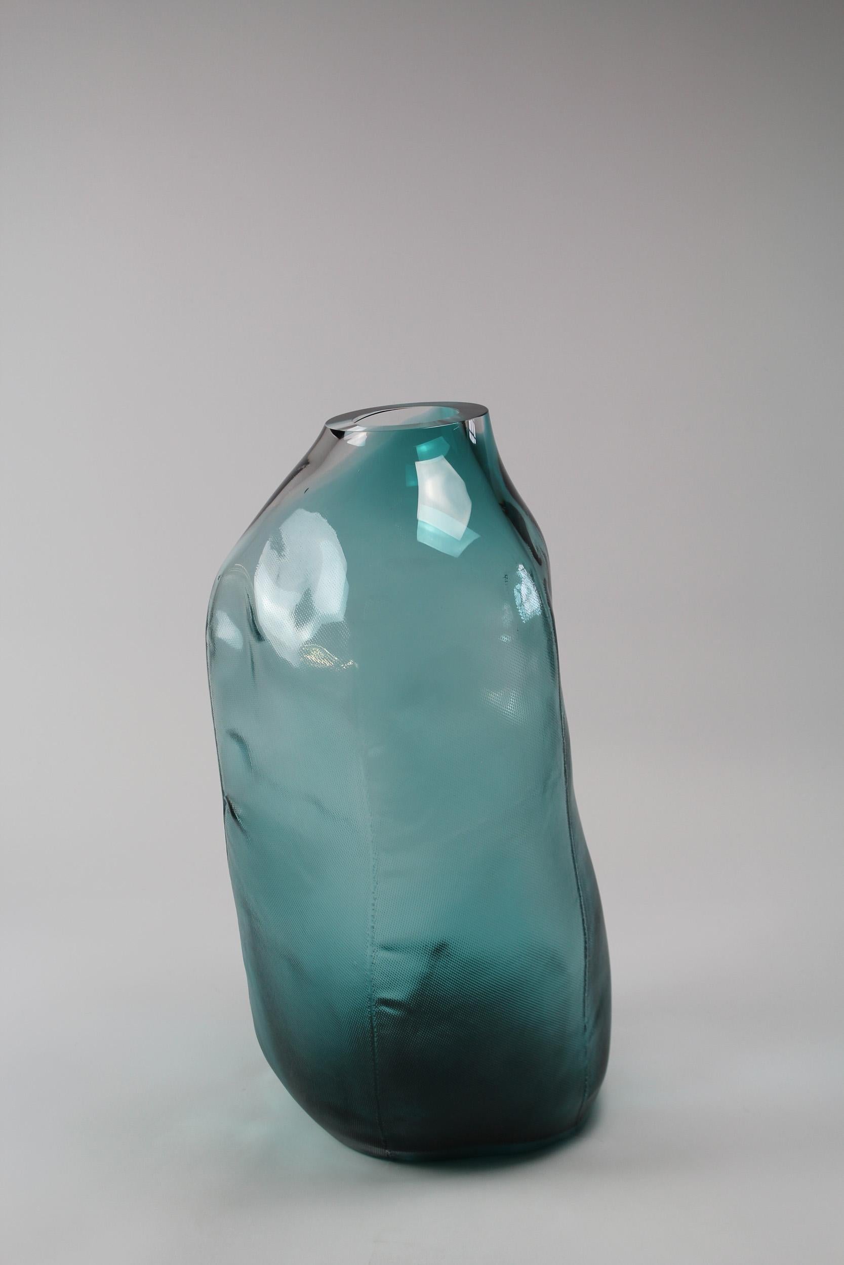 Svedese 105 Ltr Forms, Lagoon, Oggetto in vetro fatto a mano di Vogel Studio in vendita