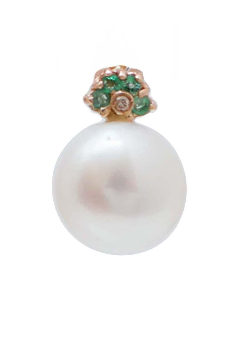 Taglio misto Orecchini da 10,5 mm con perle, smeraldi, diamanti, oro rosa 14 carati. in vendita
