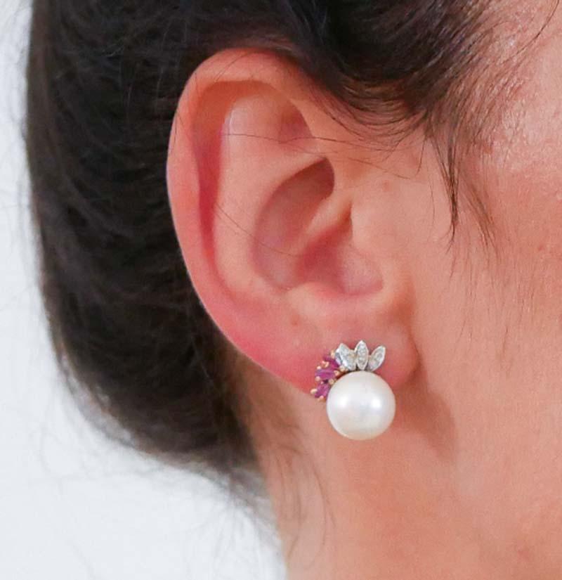 10.5 Mm Pearls, Rubies, Diamonds, 14 Karat Rose Gold Earrings. In Good Condition For Sale In Marcianise, Marcianise (CE)