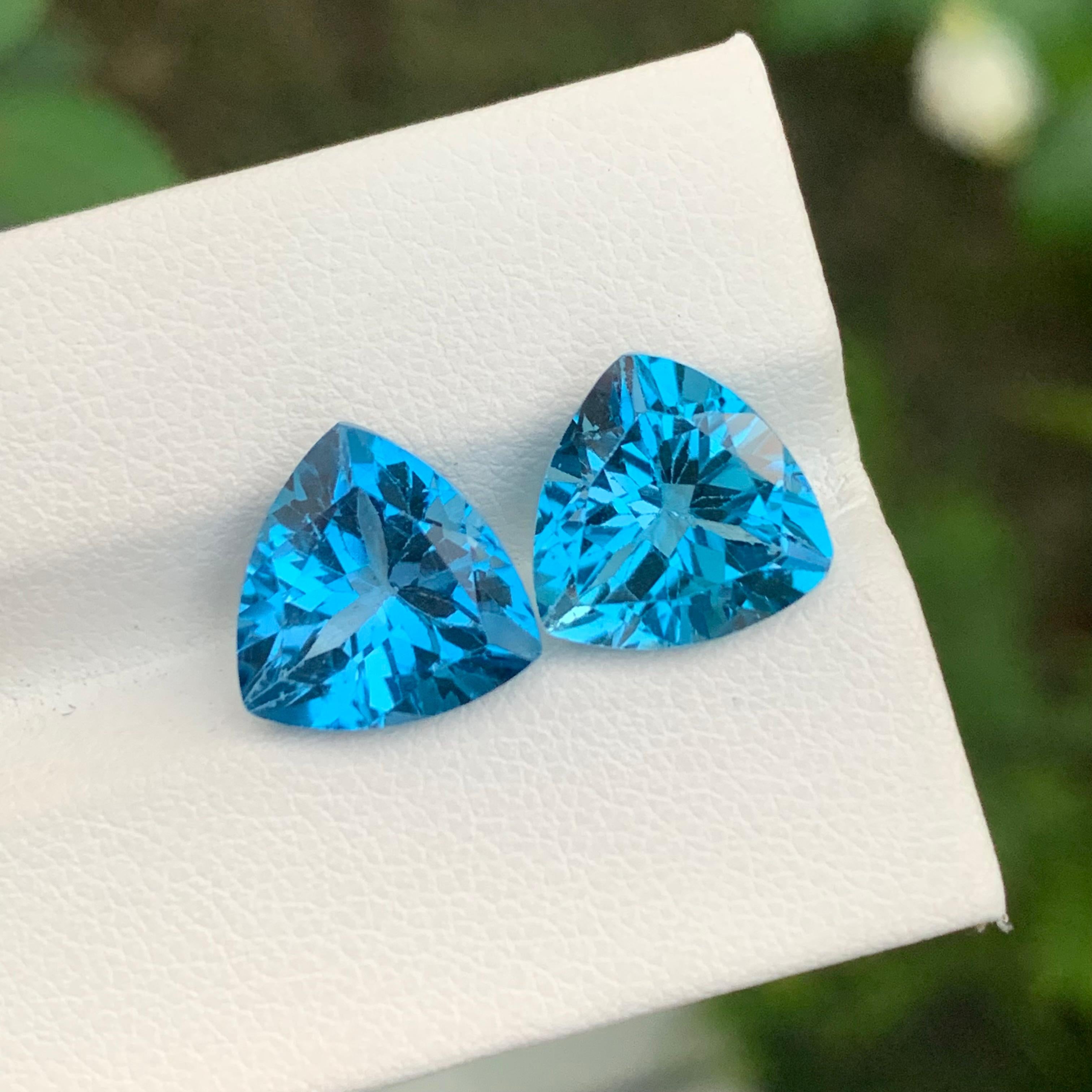 10,50 Carati Adorabile gemma sciolta di Topazio Blu di Londra a forma di trilione per orecchini in vendita 4