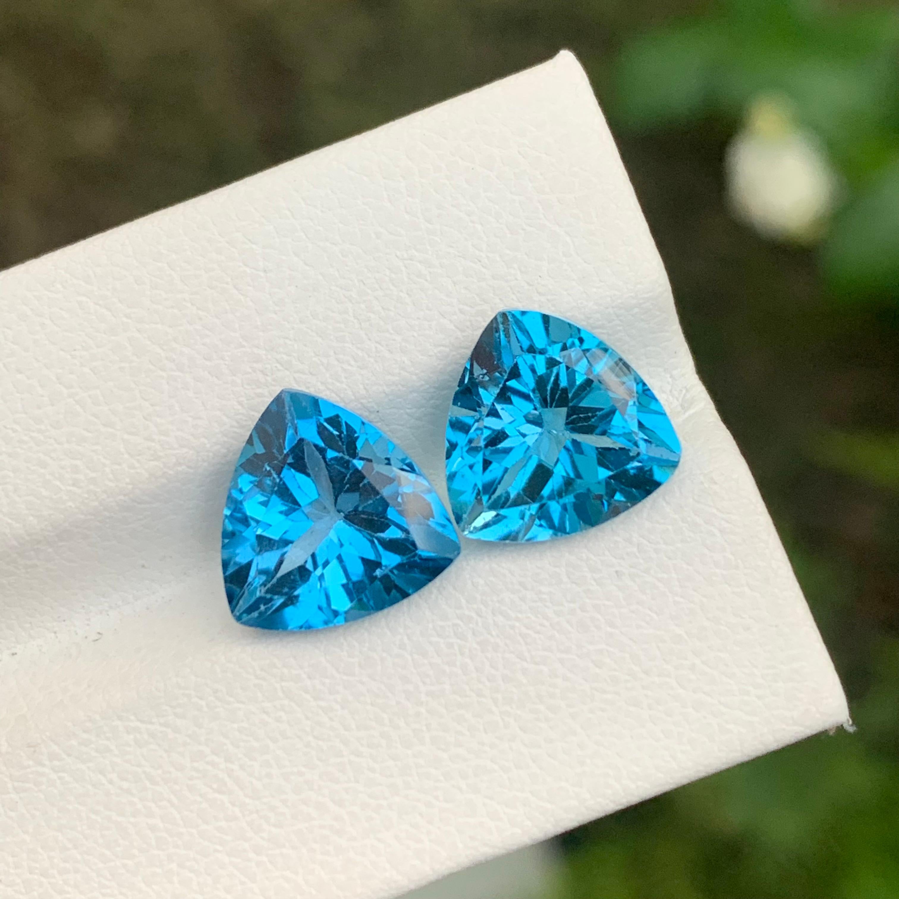 10,50 Carati Adorabile gemma sciolta di Topazio Blu di Londra a forma di trilione per orecchini in vendita 5
