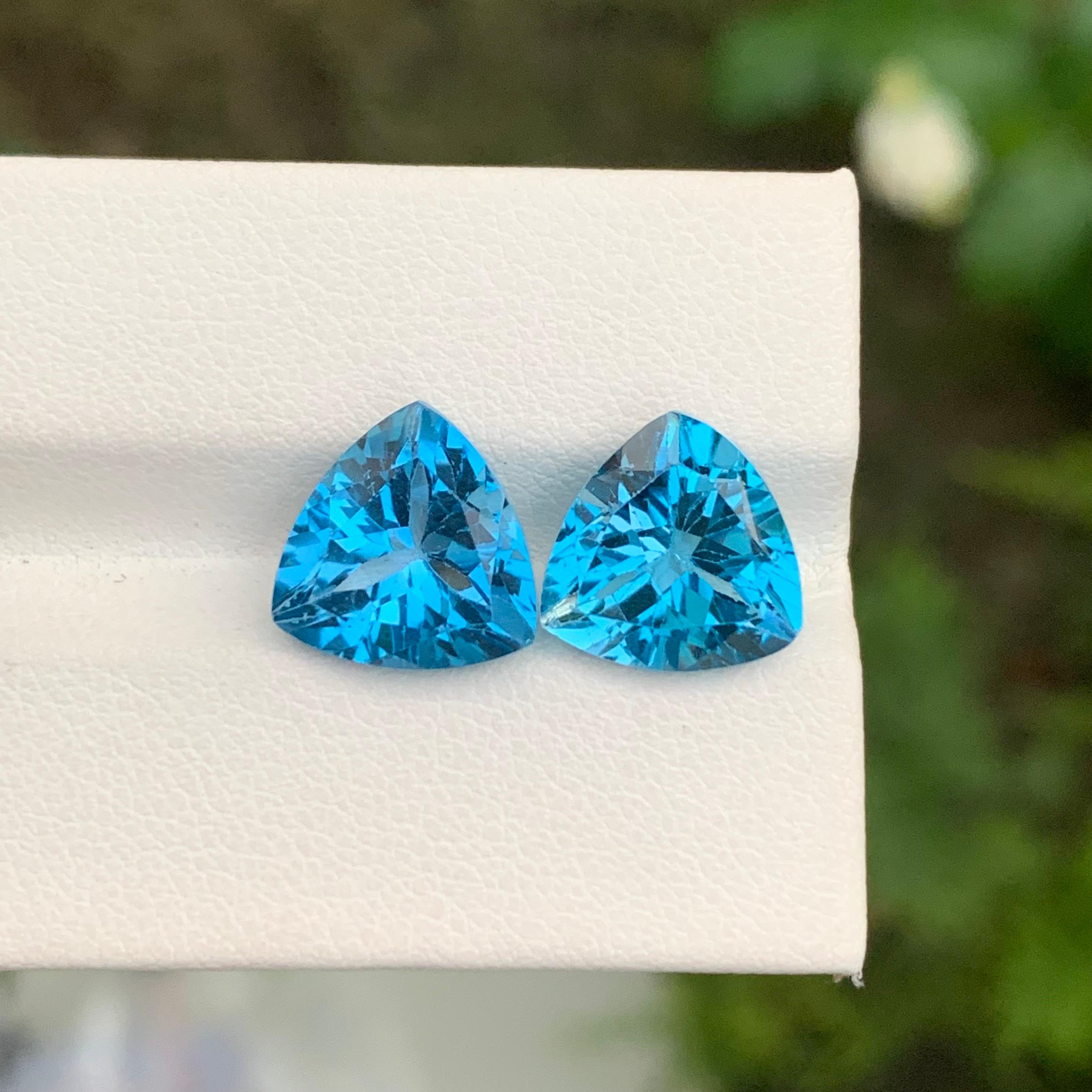 da uomo o donna 10,50 Carati Adorabile gemma sciolta di Topazio Blu di Londra a forma di trilione per orecchini in vendita