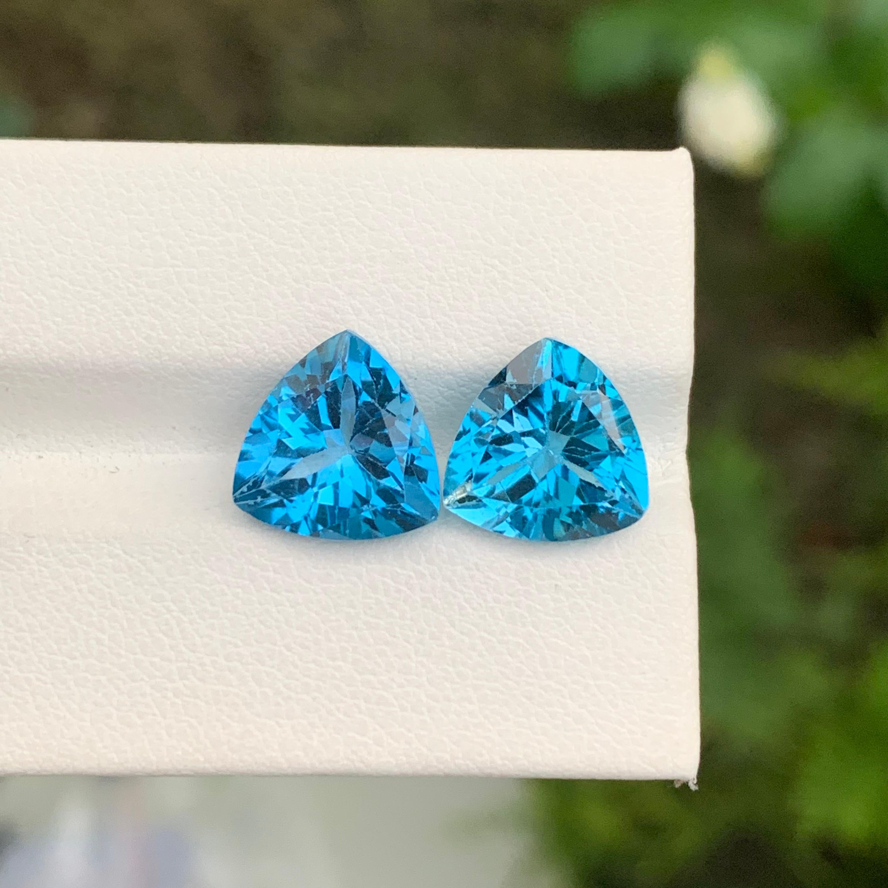 10,50 Carati Adorabile gemma sciolta di Topazio Blu di Londra a forma di trilione per orecchini in vendita 1