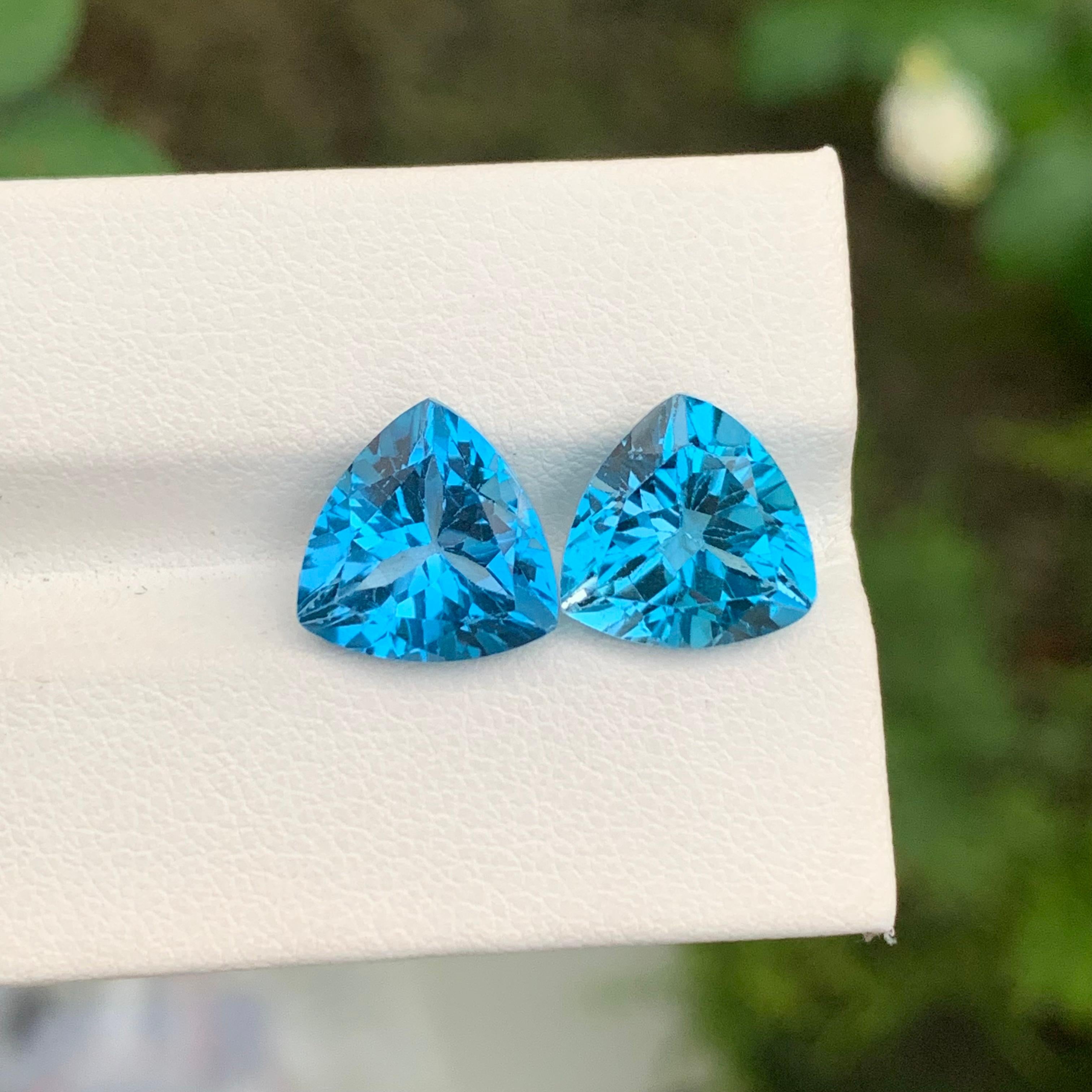 10,50 Carati Adorabile gemma sciolta di Topazio Blu di Londra a forma di trilione per orecchini in vendita 2