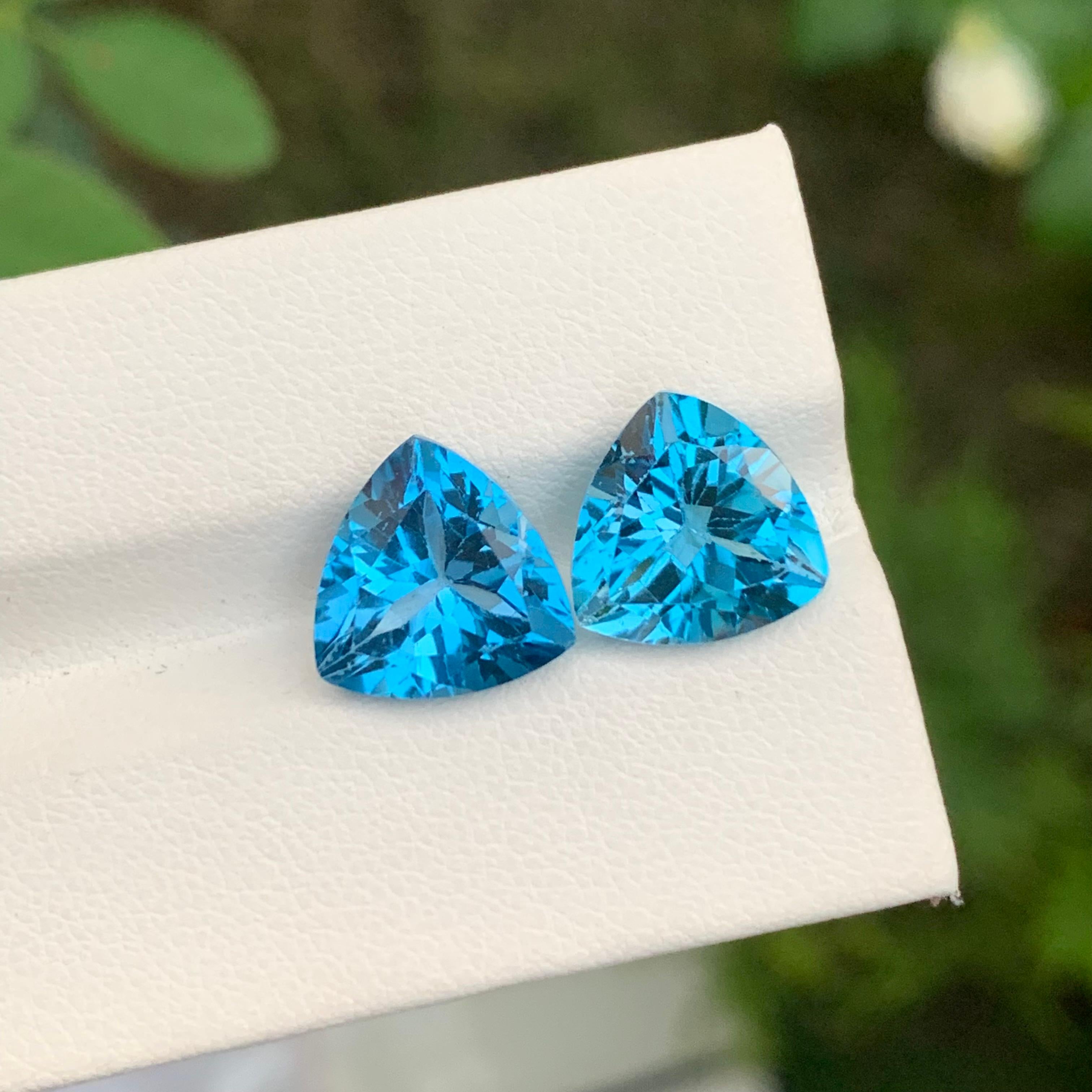 10,50 Carati Adorabile gemma sciolta di Topazio Blu di Londra a forma di trilione per orecchini in vendita 3