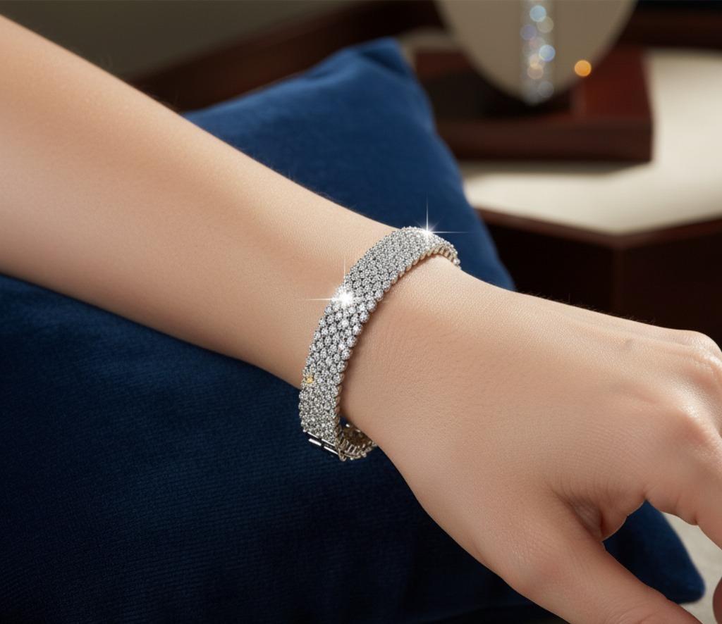 Diamante de 10,50 quilates -Pulsera ancha The Row Oro blanco de 18 quilates Corte redondo en venta