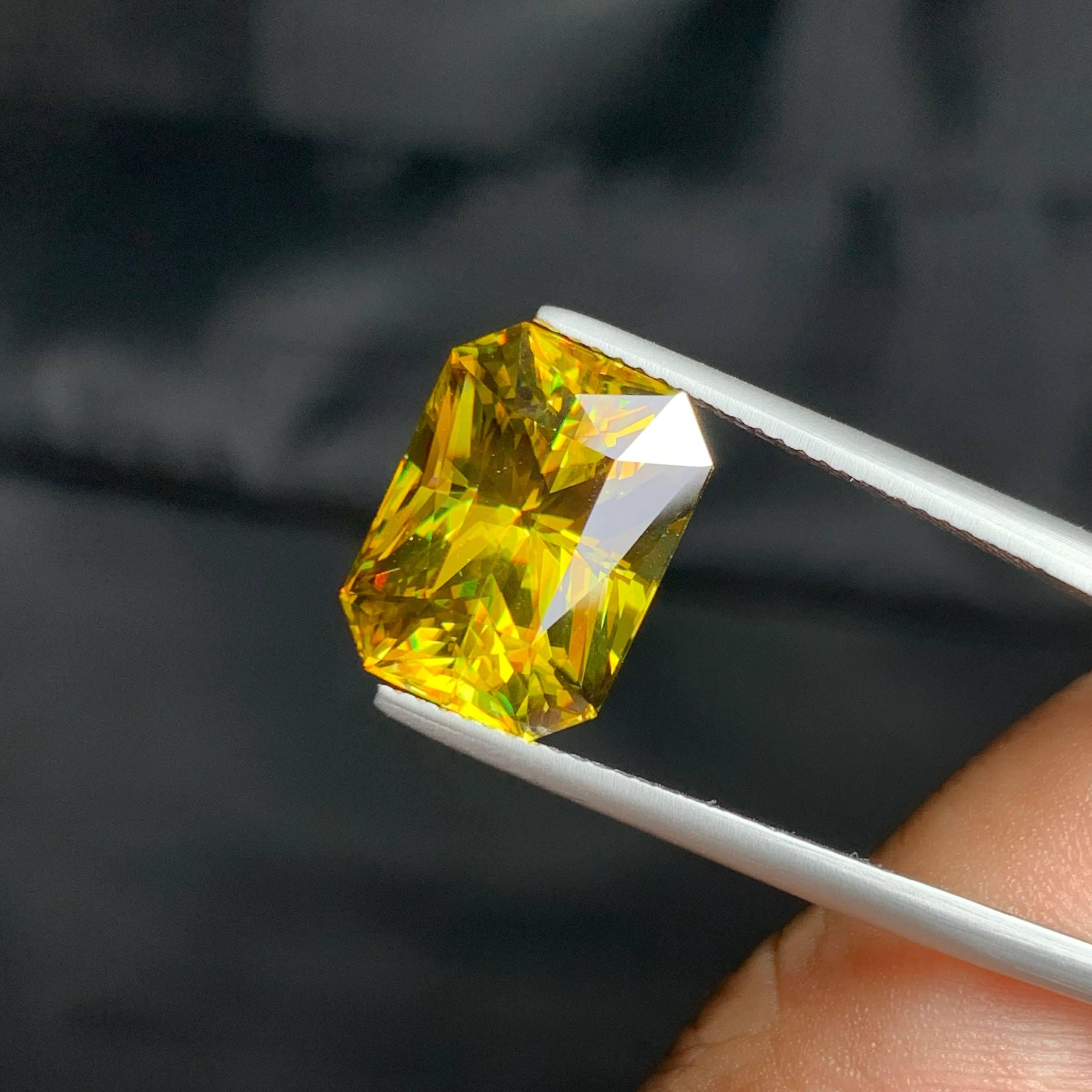 Modern 10.50 Carat Loose Fine Sphene Stone Modified Emerald Madagascar's Gemstone For Sale