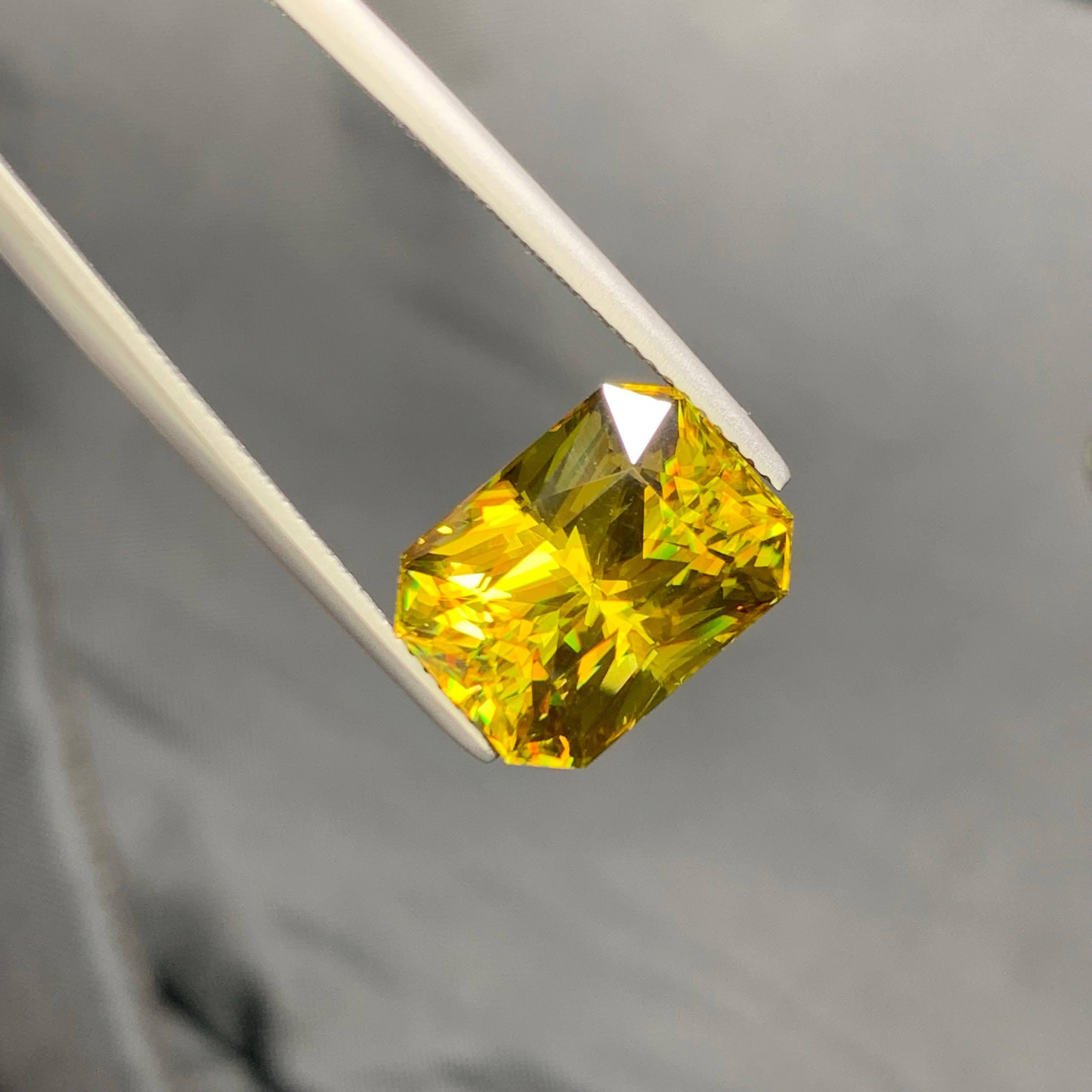 10.50 Carat Loose Fine Sphene Stone Modified Emerald Madagascar's Gemstone For Sale 2