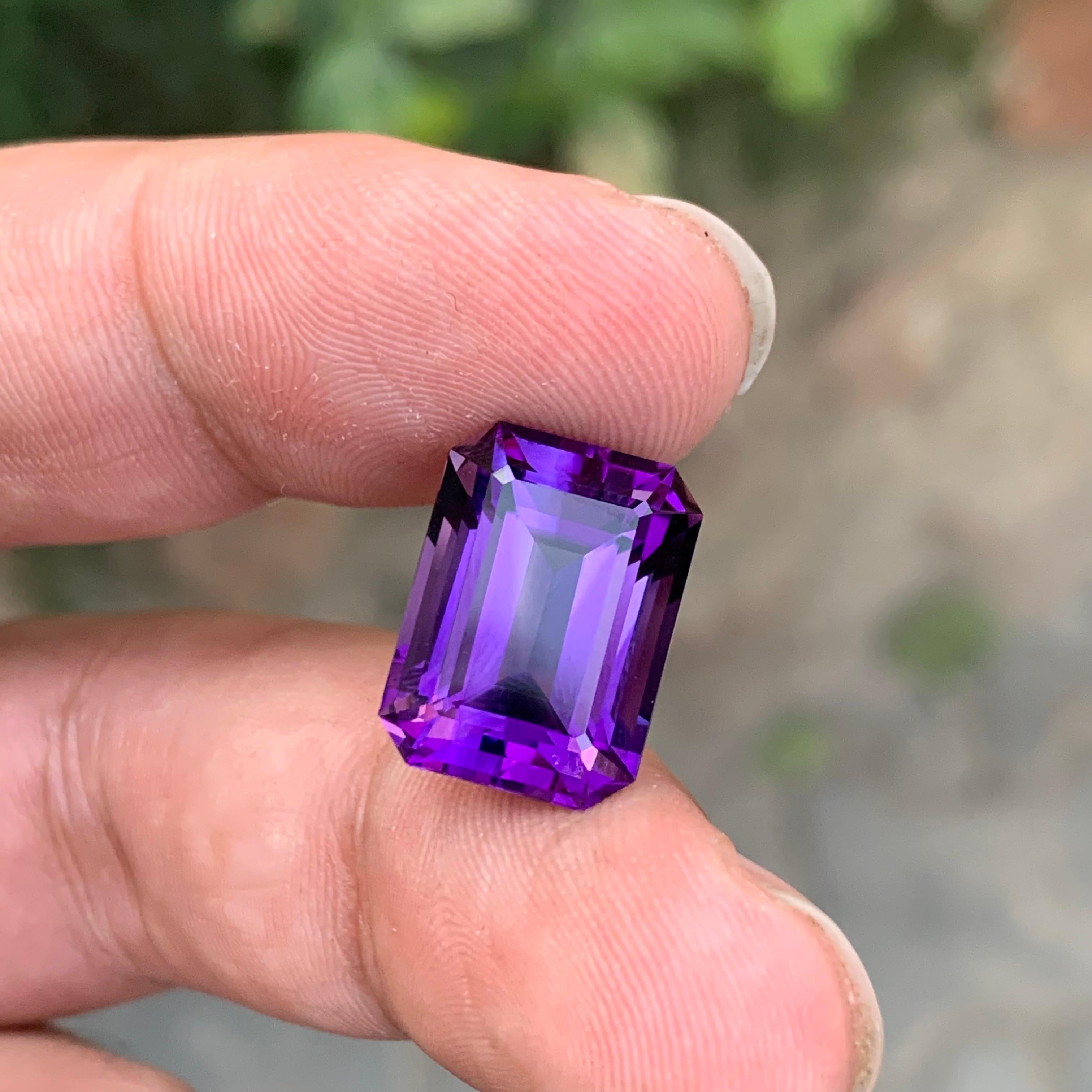 da uomo o donna 10.50 carati di ametista viola profonda naturale sfusa a forma di smeraldo in vendita
