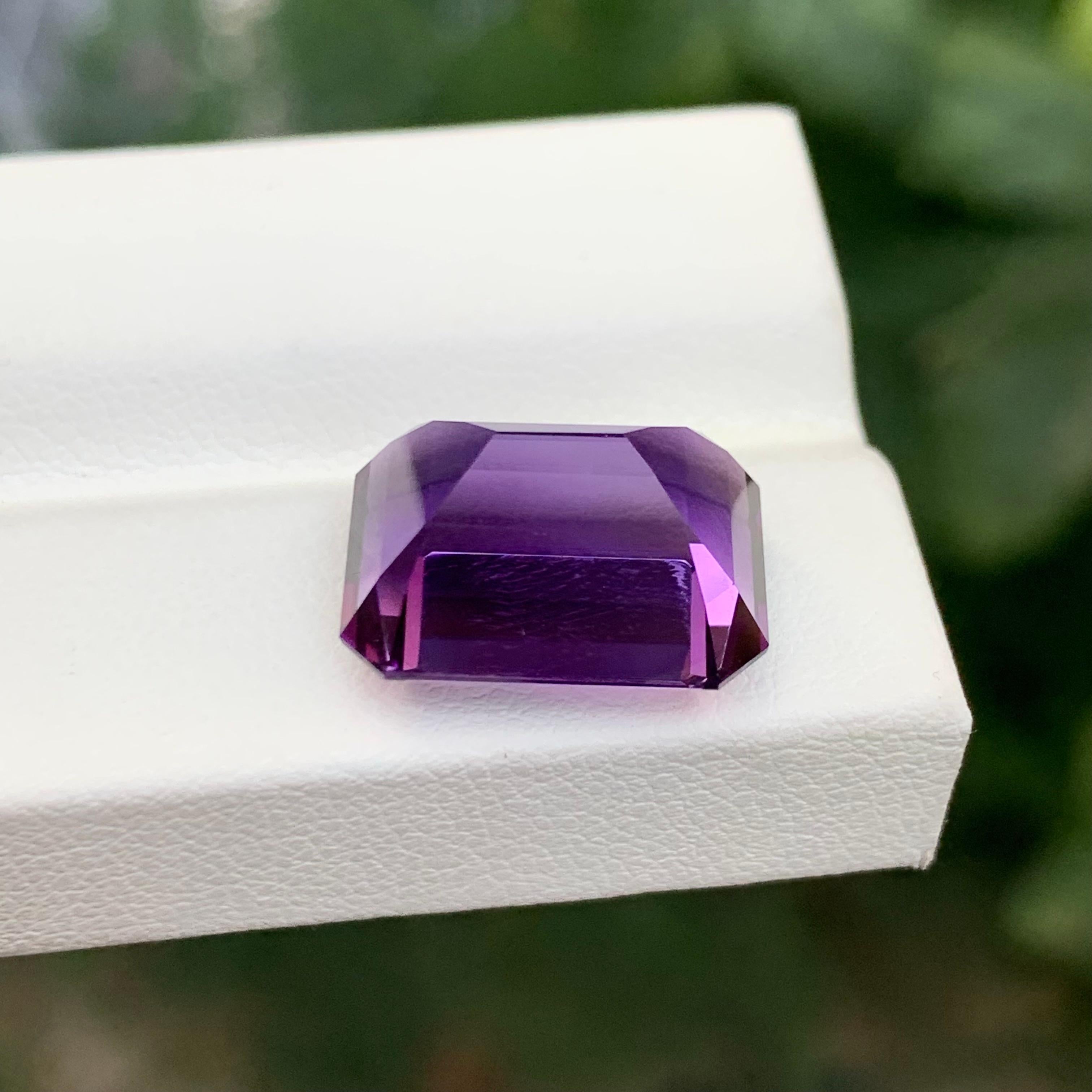 10.50 carati di ametista viola profonda naturale sfusa a forma di smeraldo in vendita 1