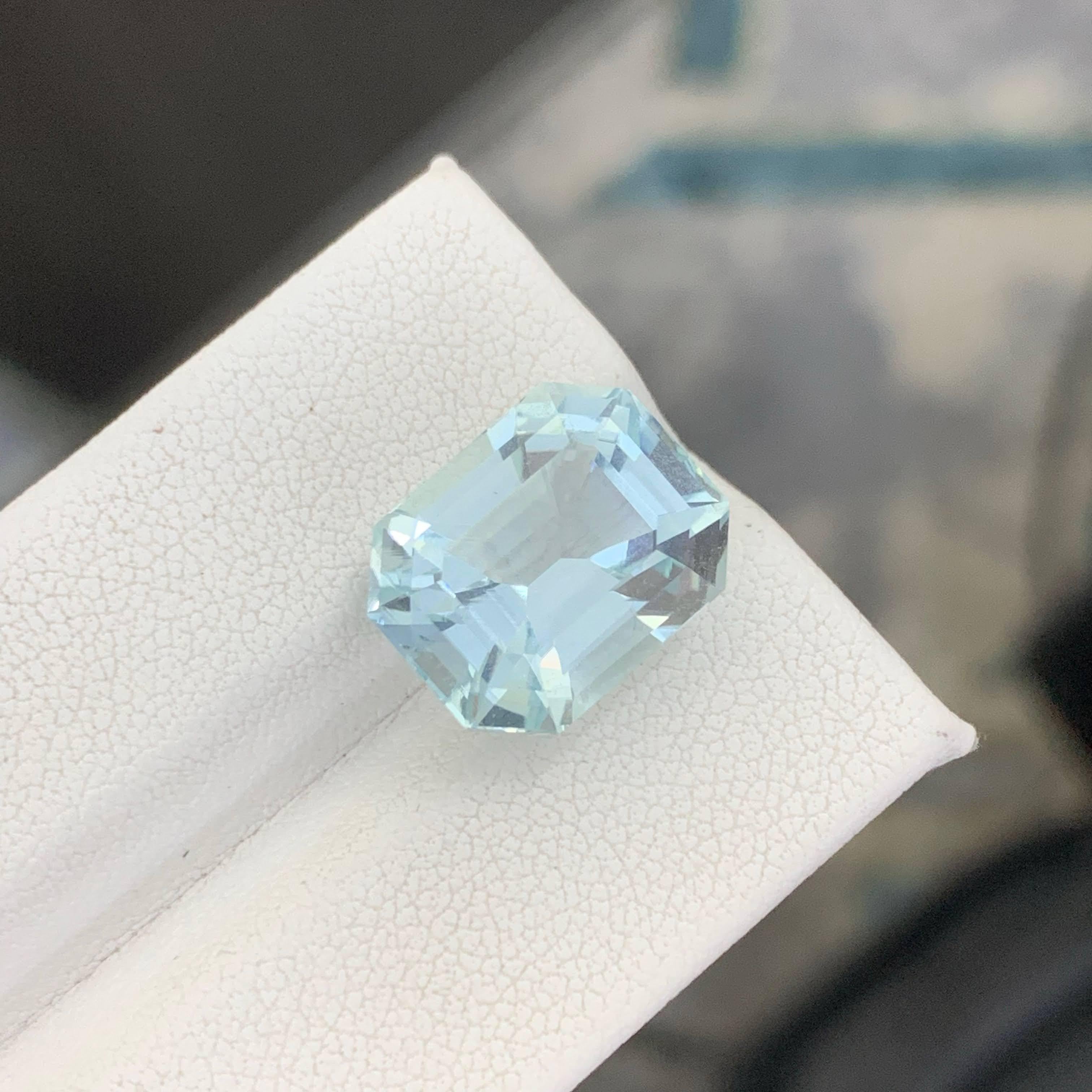 10.50 Carat Natural Loose Light Blue Aquamarine Emerald Cut Pakistani Gemstone (Aigue-marine bleu clair taillée en émeraude) en vente 4