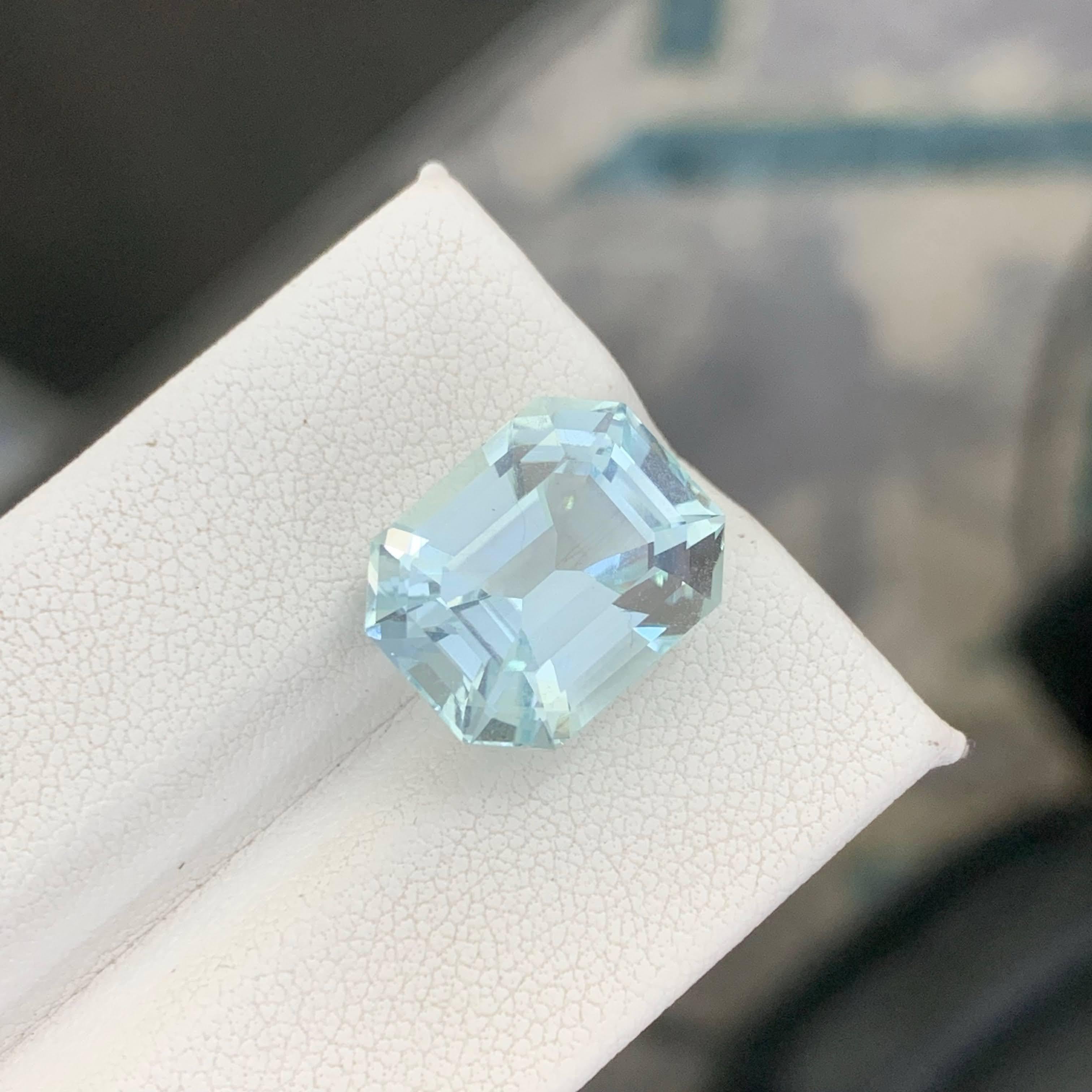 10.50 Carat Natural Loose Light Blue Aquamarine Emerald Cut Pakistani Gemstone (Aigue-marine bleu clair taillée en émeraude) en vente 5