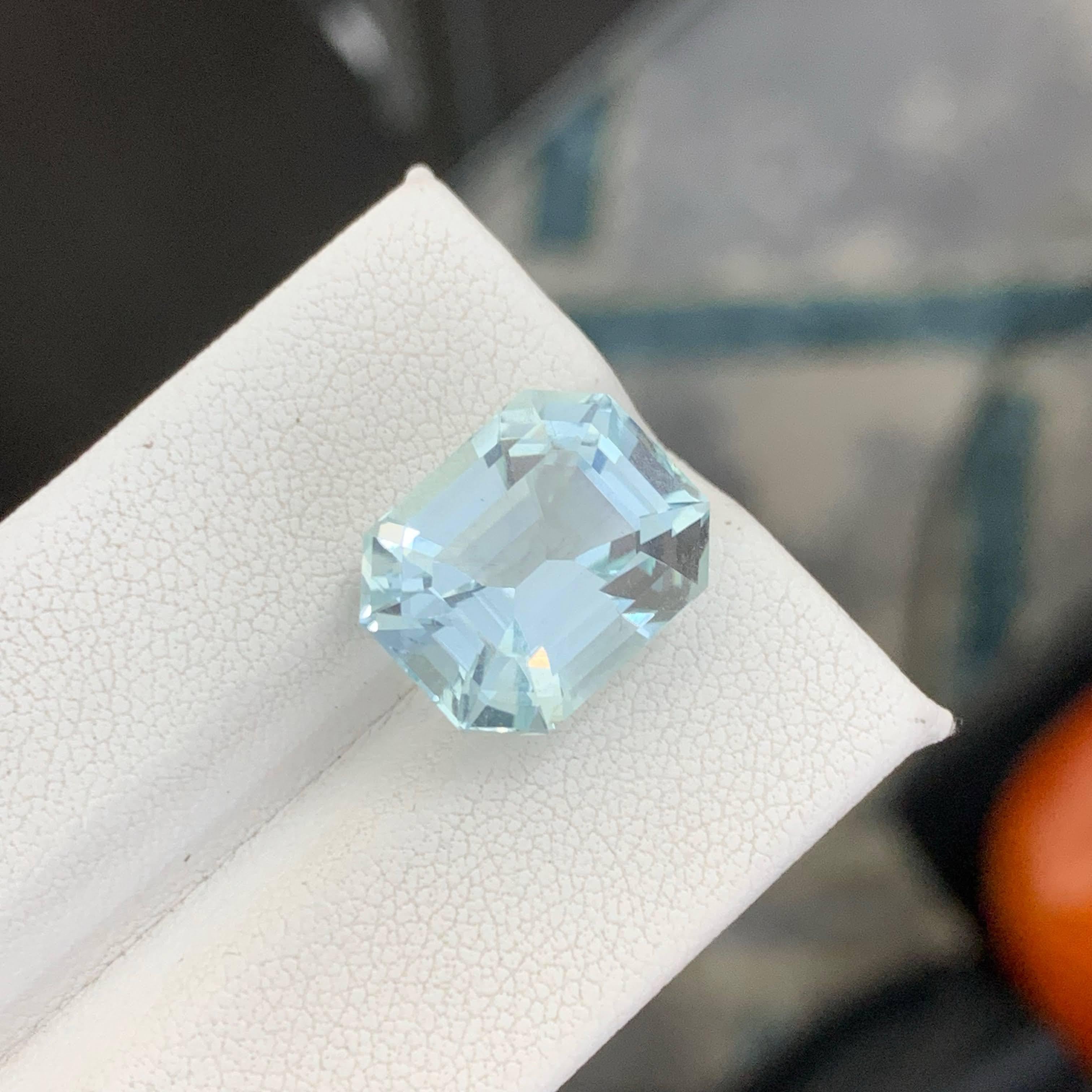 Taille émeraude 10.50 Carat Natural Loose Light Blue Aquamarine Emerald Cut Pakistani Gemstone (Aigue-marine bleu clair taillée en émeraude) en vente