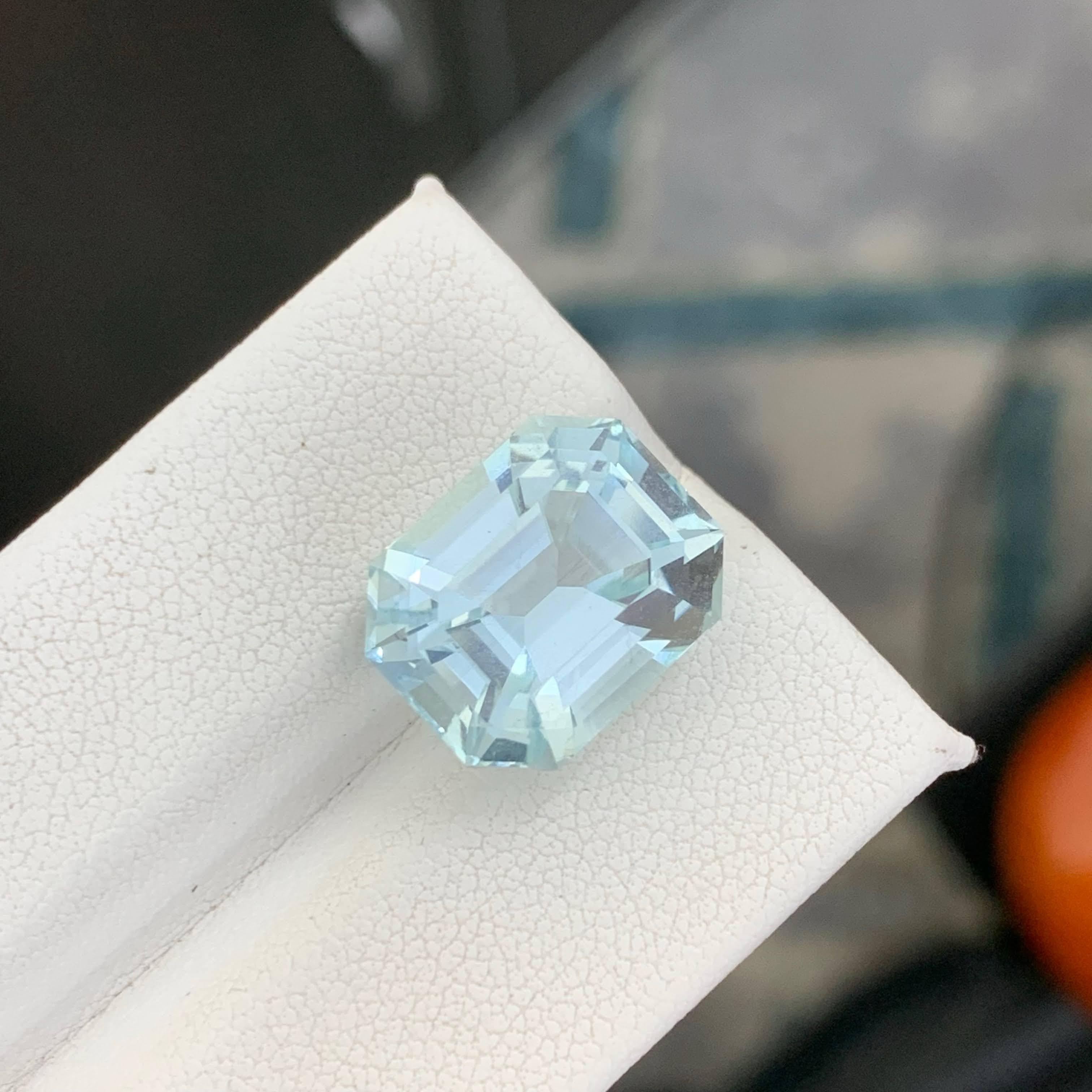 10.50 Carat Natural Loose Light Blue Aquamarine Emerald Cut Pakistani Gemstone (Aigue-marine bleu clair taillée en émeraude) Neuf - En vente à Bangkok, TH