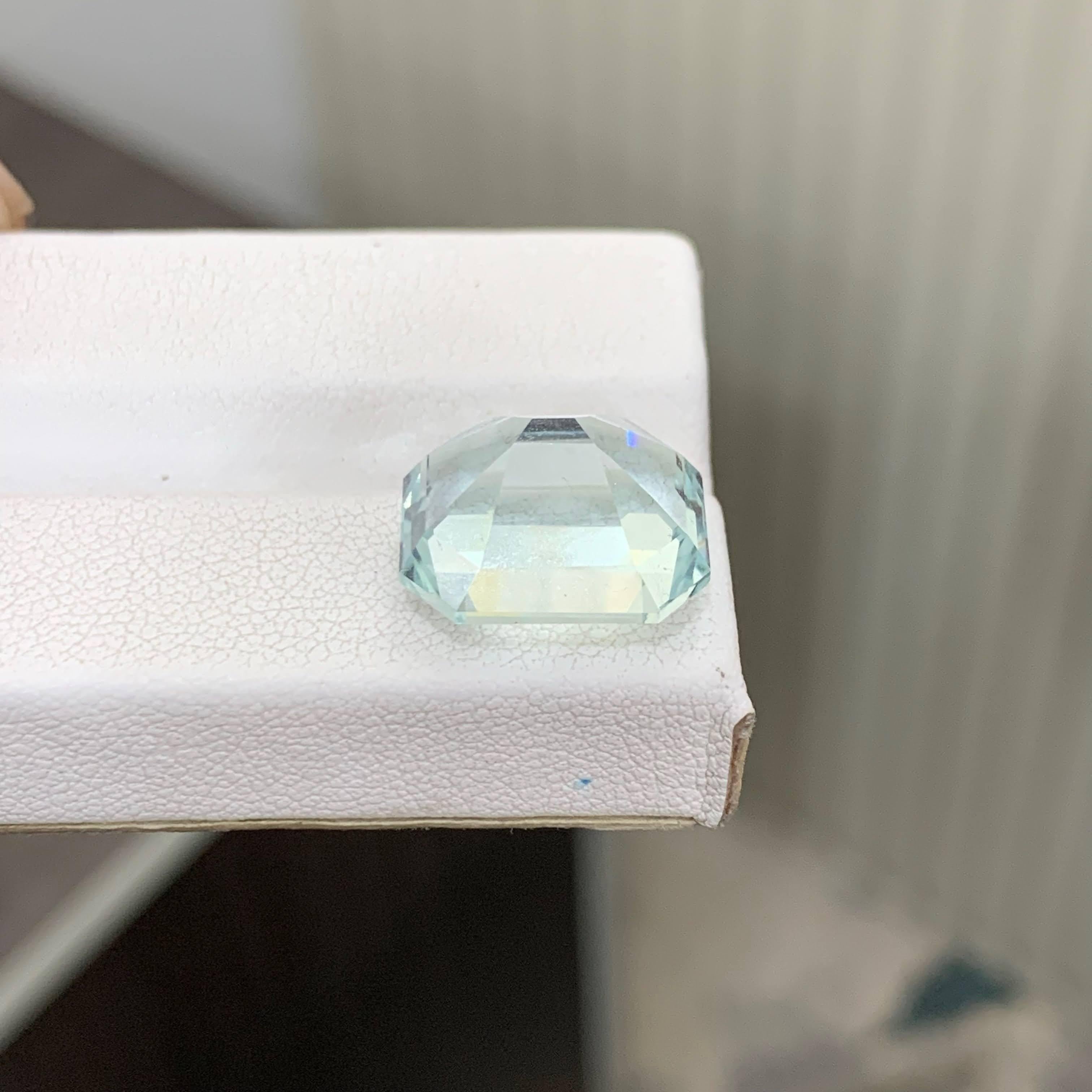10.50 Carat Natural Loose Light Blue Aquamarine Emerald Cut Pakistani Gemstone (Aigue-marine bleu clair taillée en émeraude) en vente 2