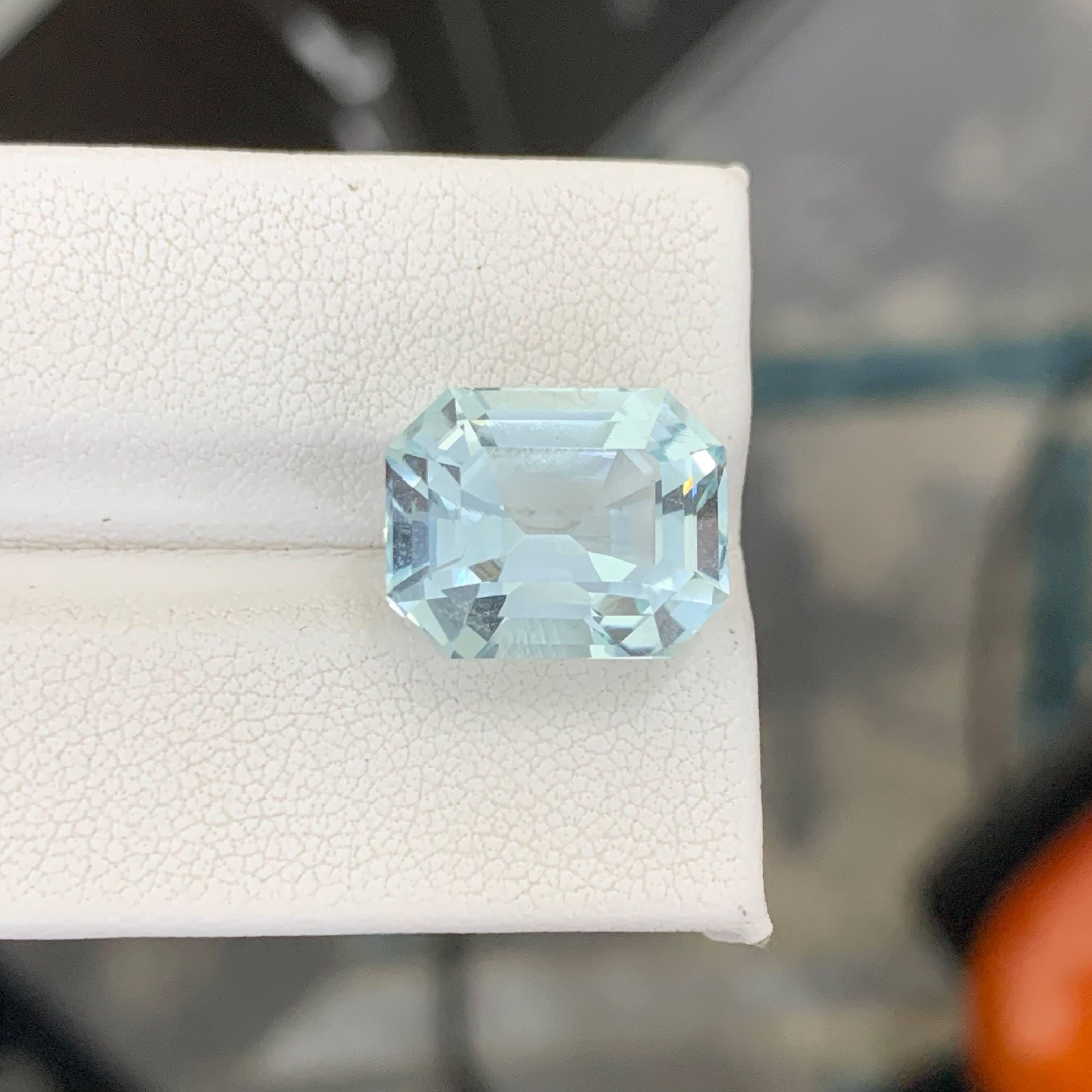 10.50 Carat Natural Loose Light Blue Aquamarine Emerald Cut Pakistani Gemstone (Aigue-marine bleu clair taillée en émeraude) en vente 3
