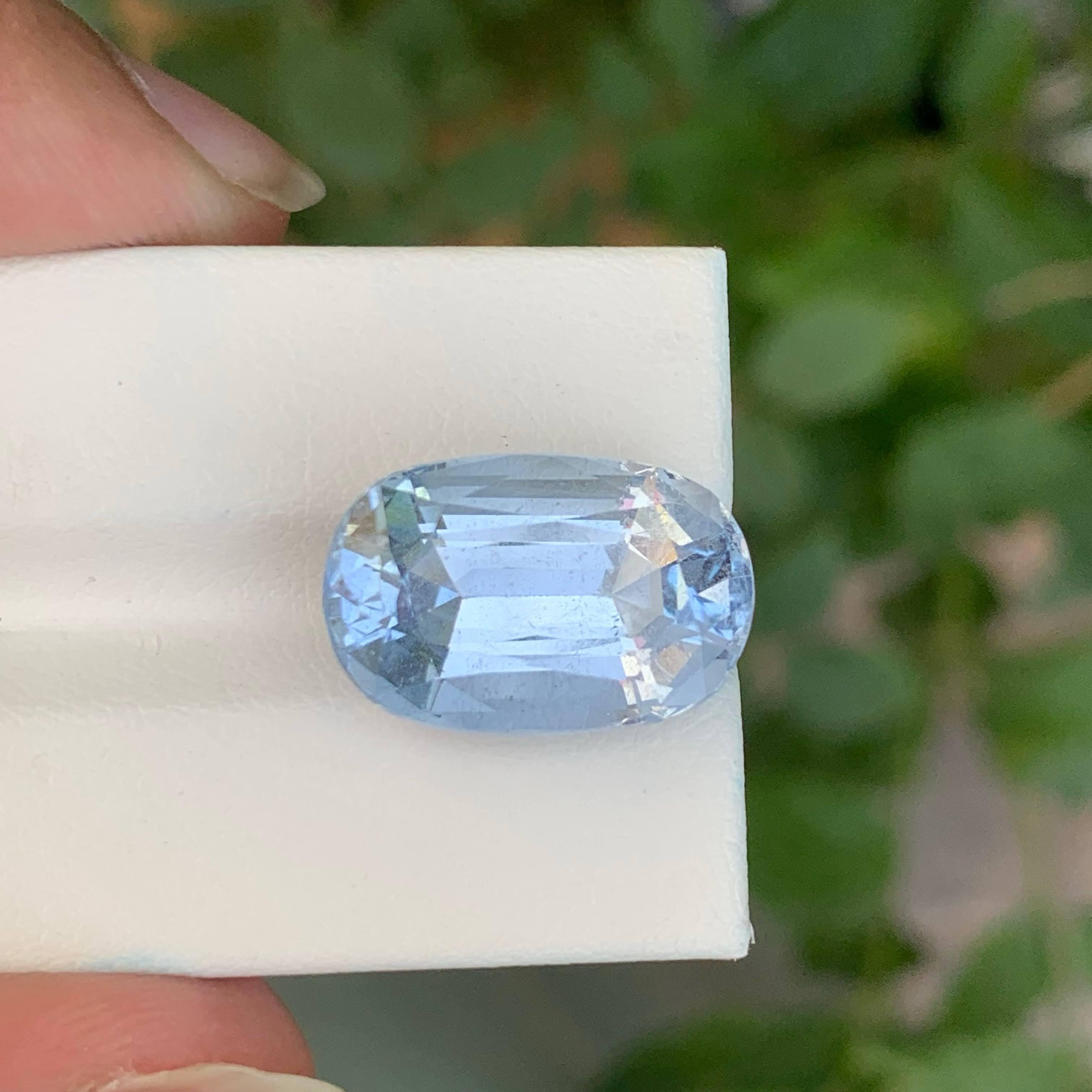 10.50 carats Loose Aquamarine Goshenite Stone Oval Cut Natural Pakistani Gem In condizioni Nuovo in vendita a Bangkok, TH