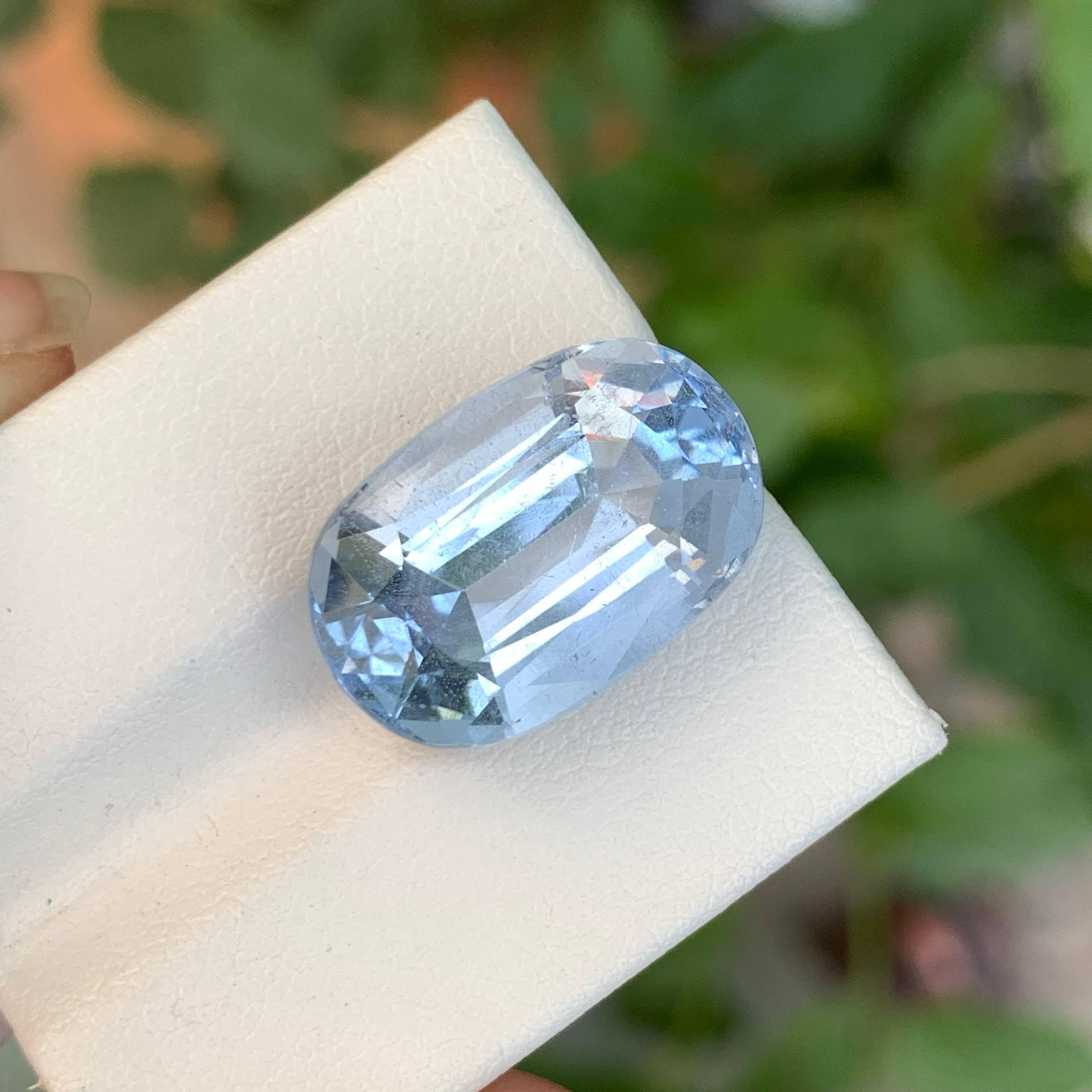 da uomo o donna 10.50 carats Loose Aquamarine Goshenite Stone Oval Cut Natural Pakistani Gem in vendita