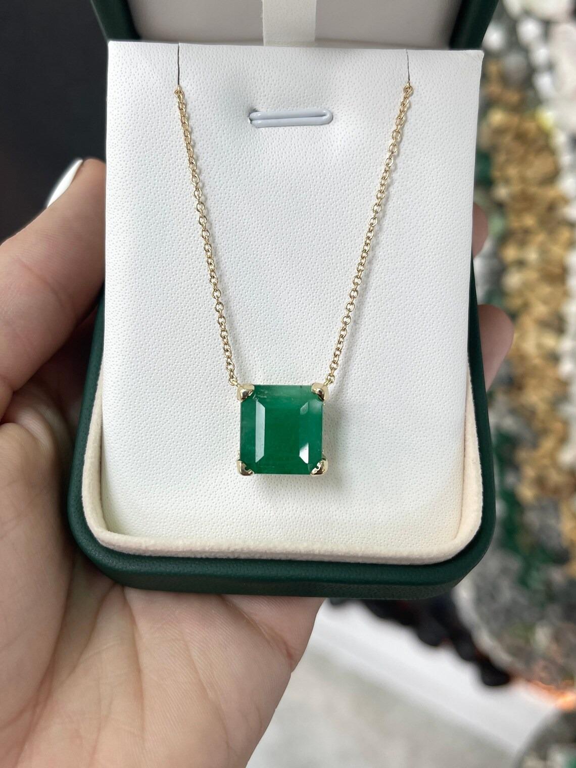 Modern 10.50ct 14K Large Natural Asscher Emerald Solitaire 4 Prong Set Necklace Brazil For Sale