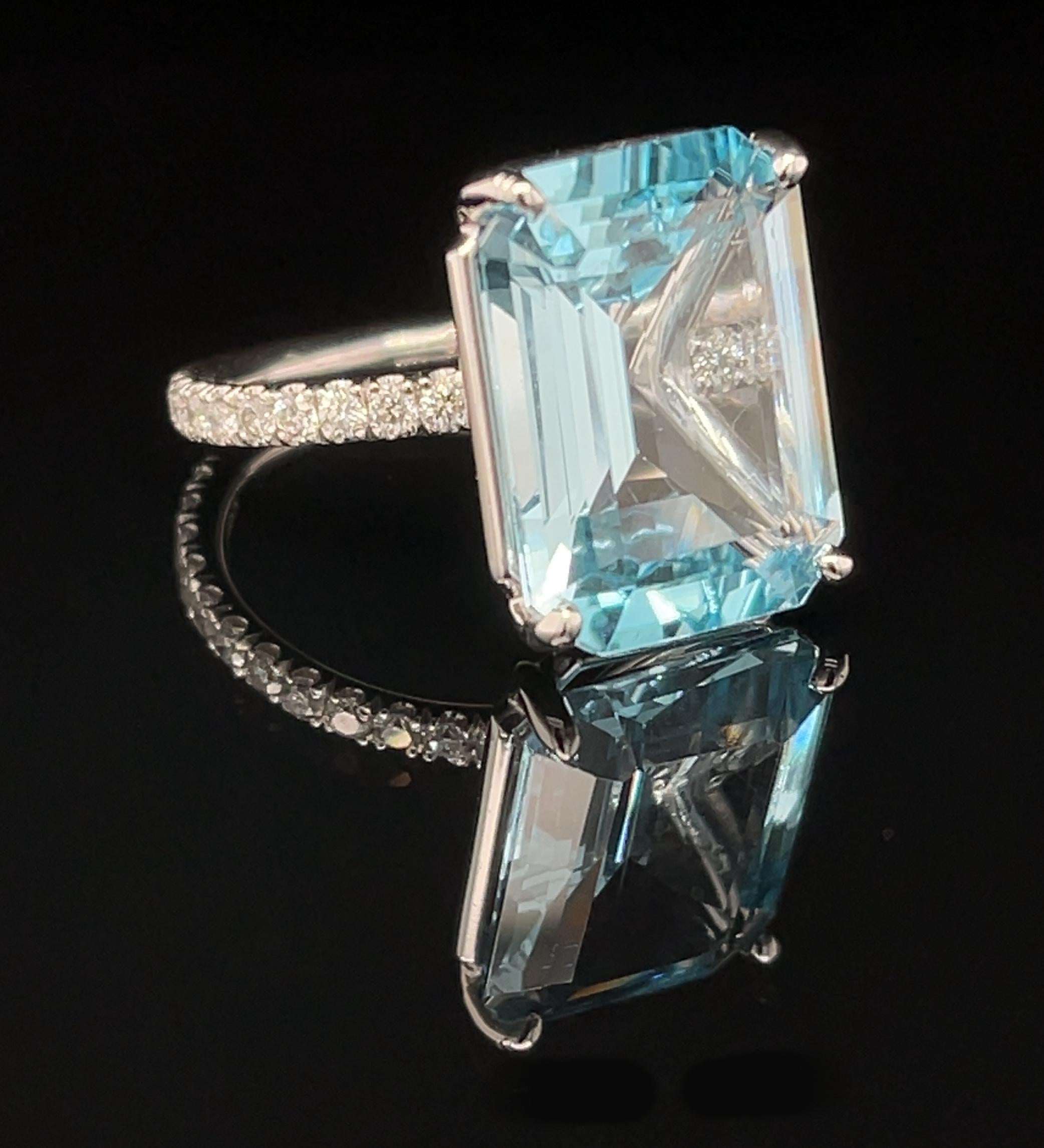 Blue Topaz and Diamond Pave Cocktail Ring in Platinum, 10.51 Carats For Sale 1