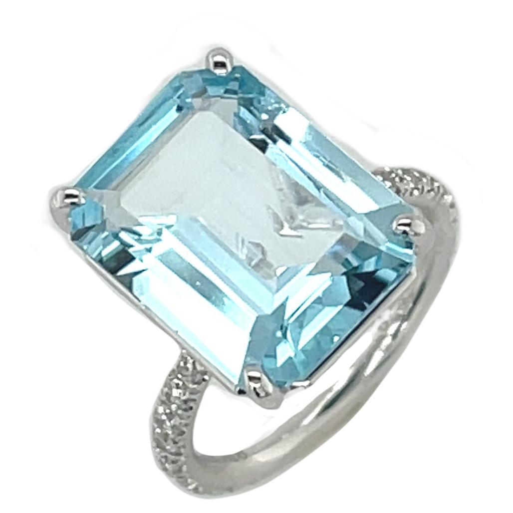 Blue Topaz and Diamond Pave Cocktail Ring in Platinum, 10.51 Carats For Sale