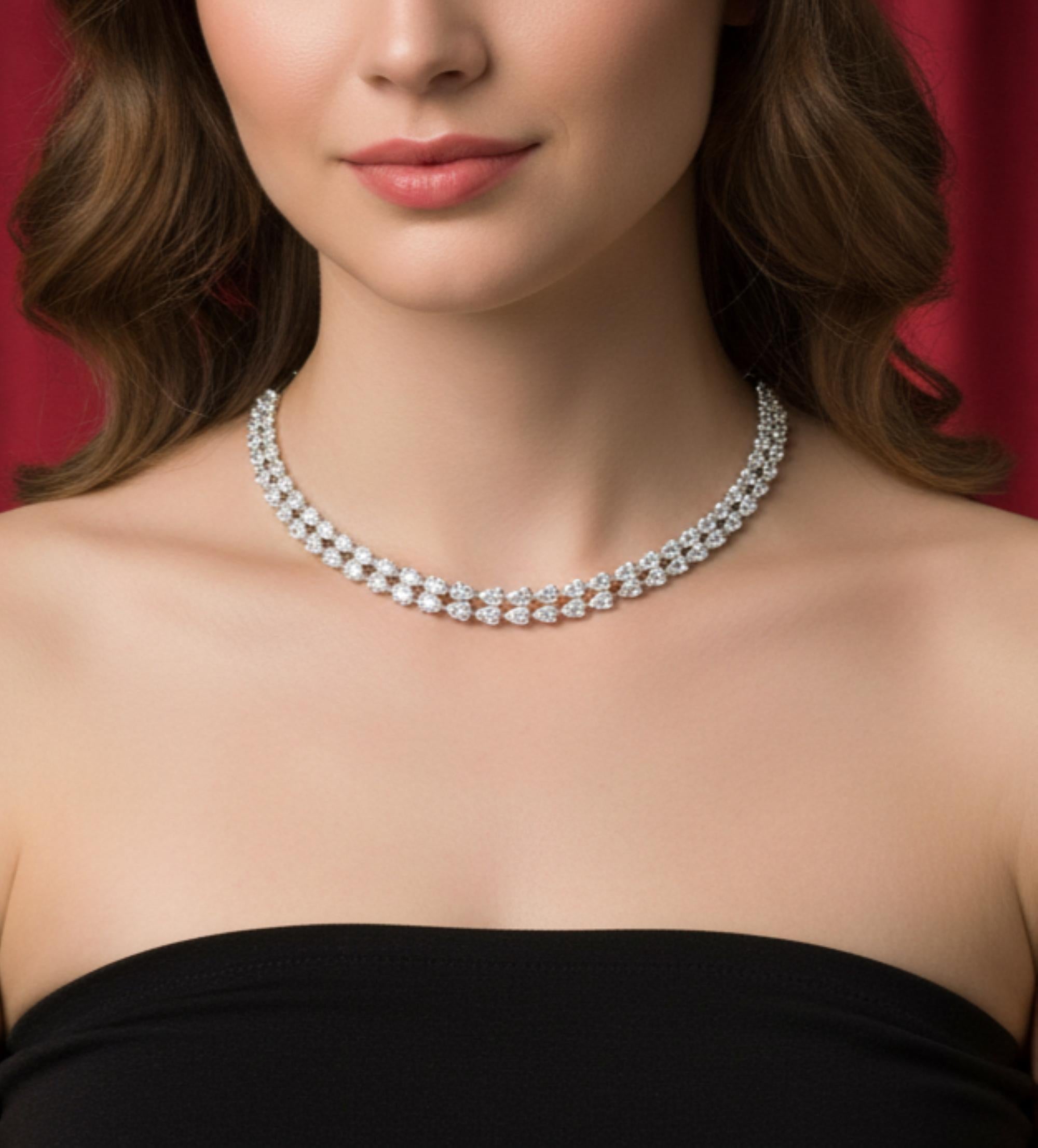 10,51 Karat natürliche SI/H Diamant Choker Torque Halskette 14 Karat Weißgold
Die Halskette zeichnet sich durch eine schlanke, kragenartige Silhouette aus, die anmutig am Dekolleté sitzt. Das Design besteht aus zwei parallelen Reihen birnenförmiger