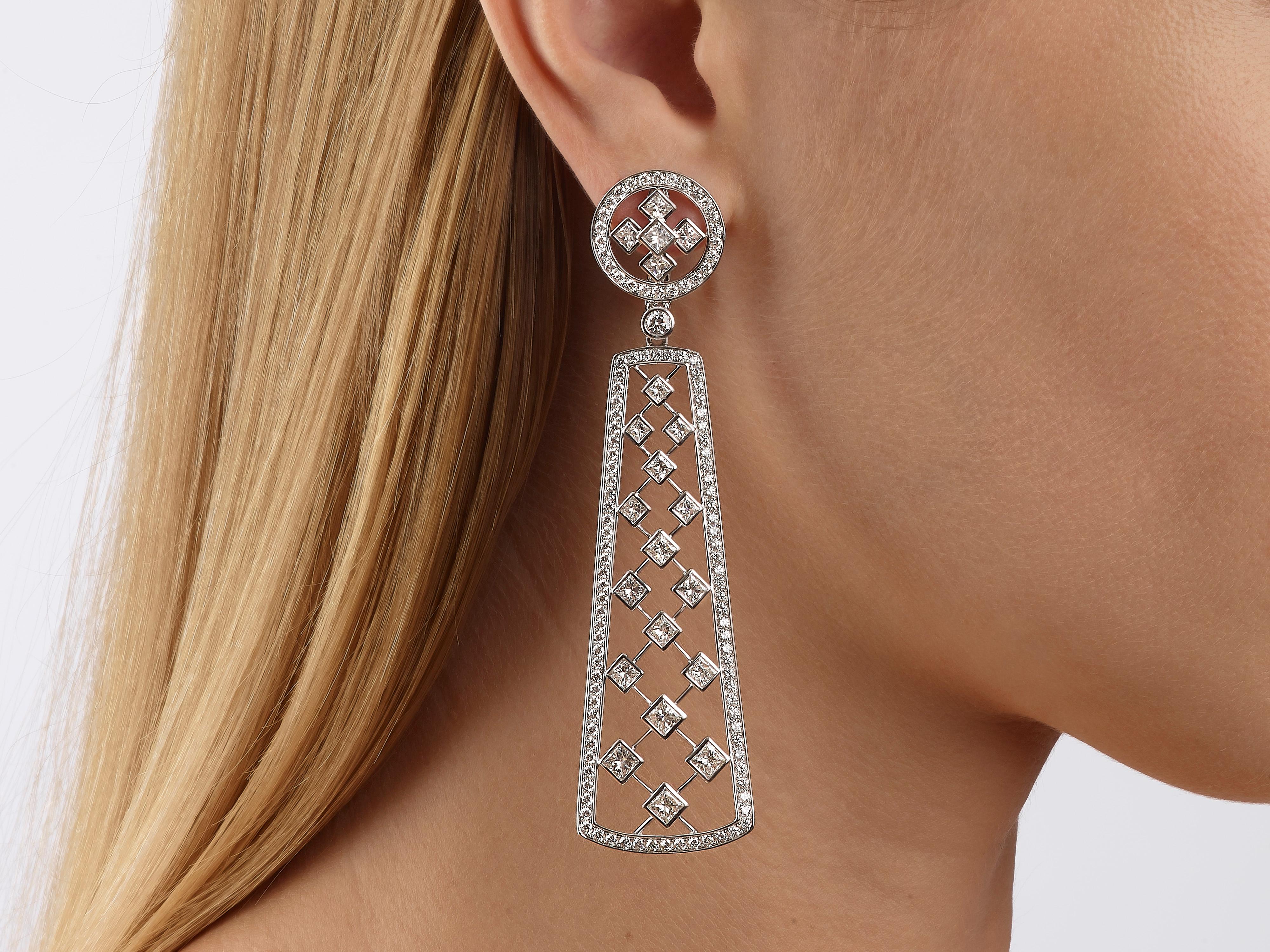 Contemporary 10.51 Carat Princess-Cut Diamond 18 Karat White Gold Chandelier Earrings For Sale