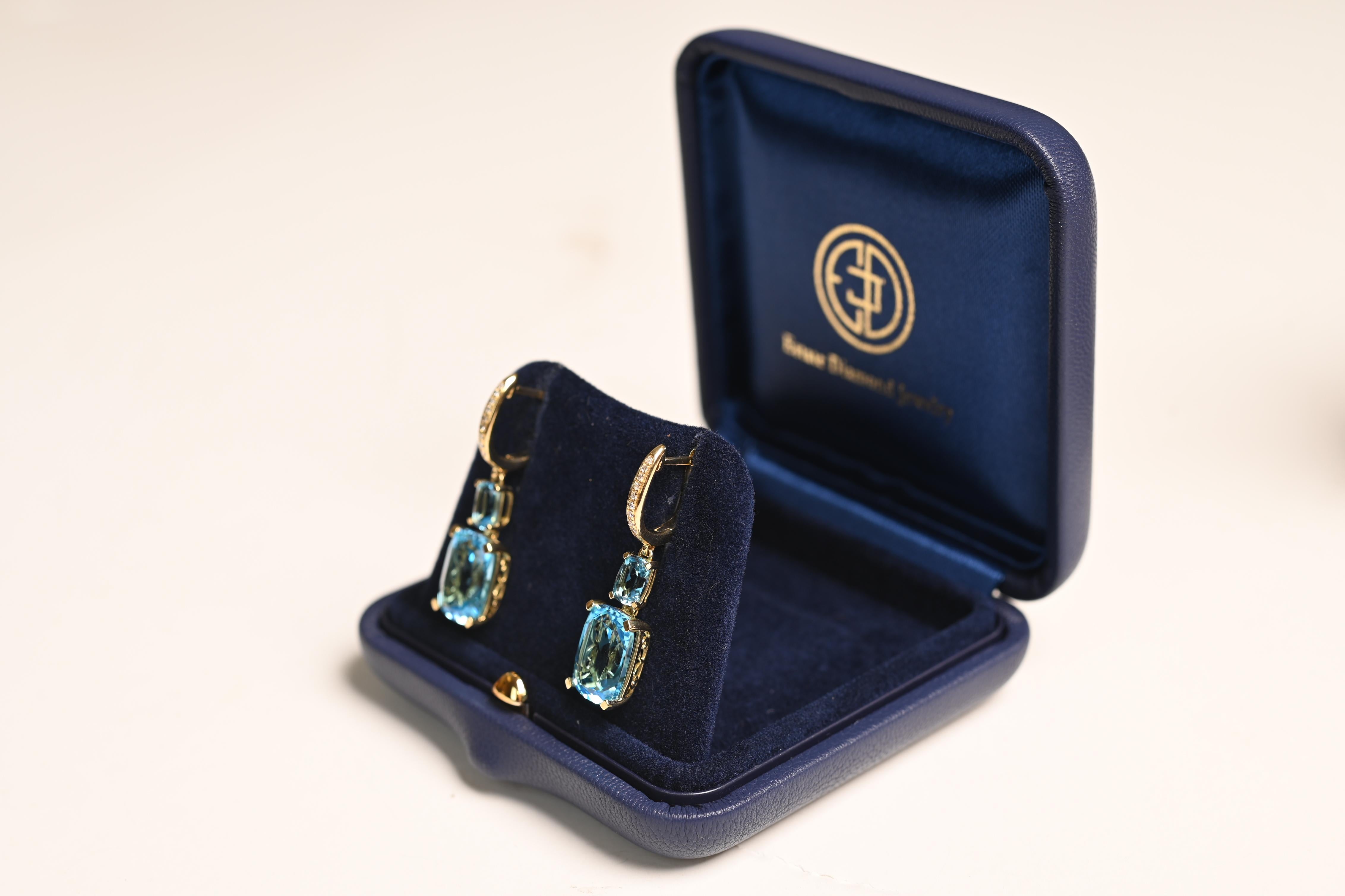 Art déco Boucles d'oreilles en or jaune 18 carats et topaze bleue taille coussin (environ 10,50 carats) en vente