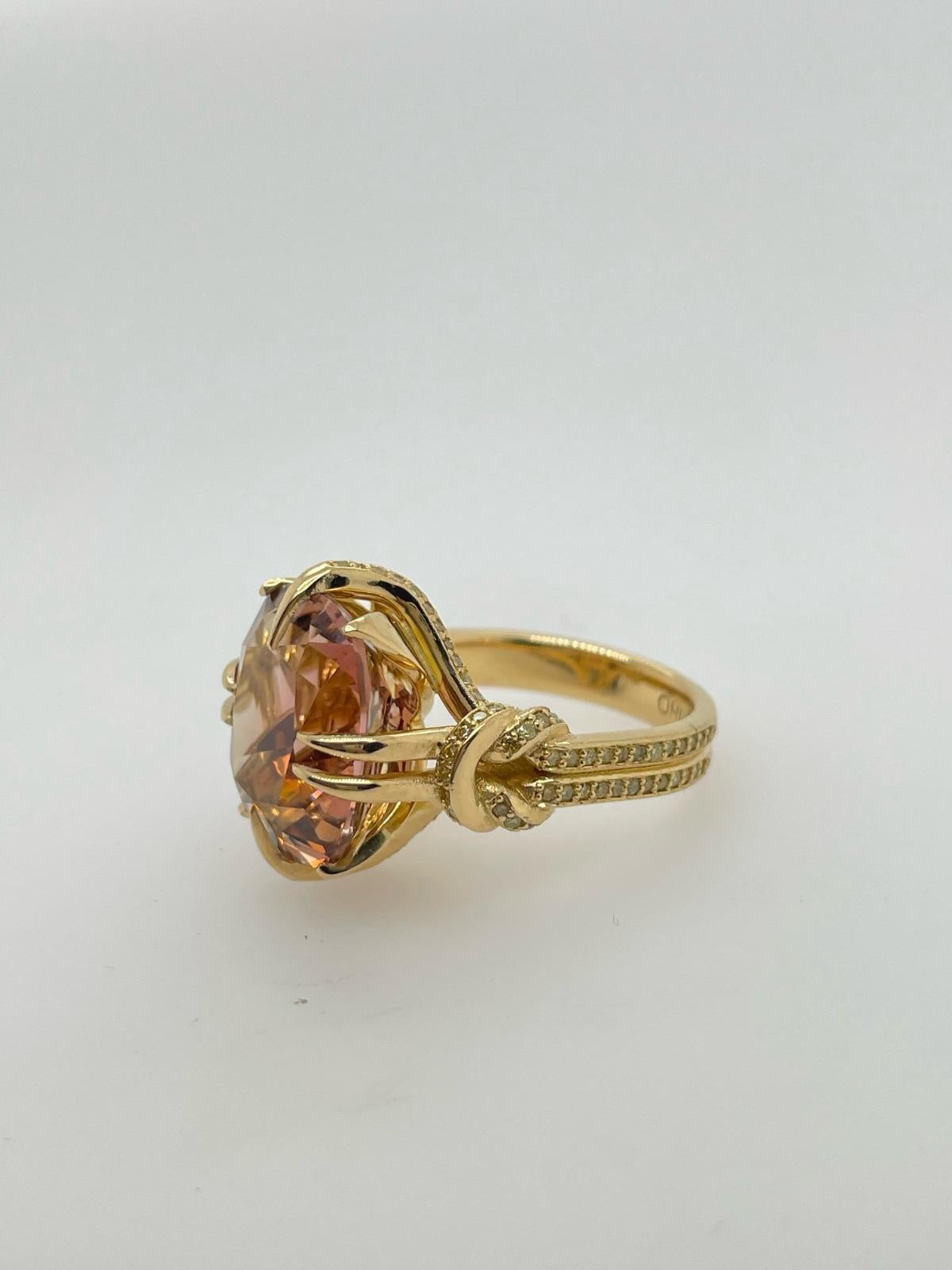 10.51ct Peach Tourmaline and Yellow Diamond Reef Knot Cocktail Ring in 18ct Gold For Sale 11