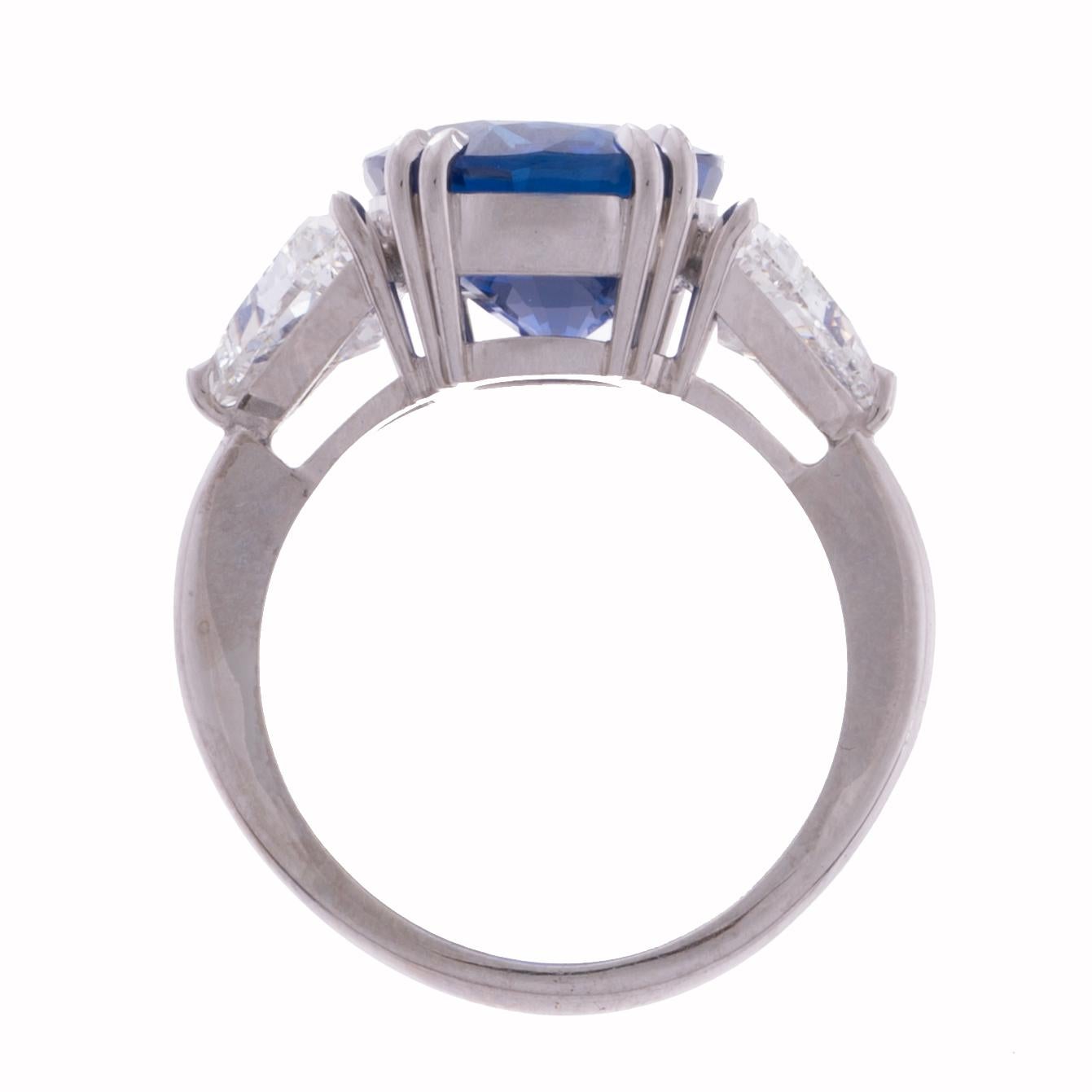 Women's or Men's 10.52ct. Blue Sapphire AGL & Trillion Cut Diamond Platinum Three-Stone Ring For Sale