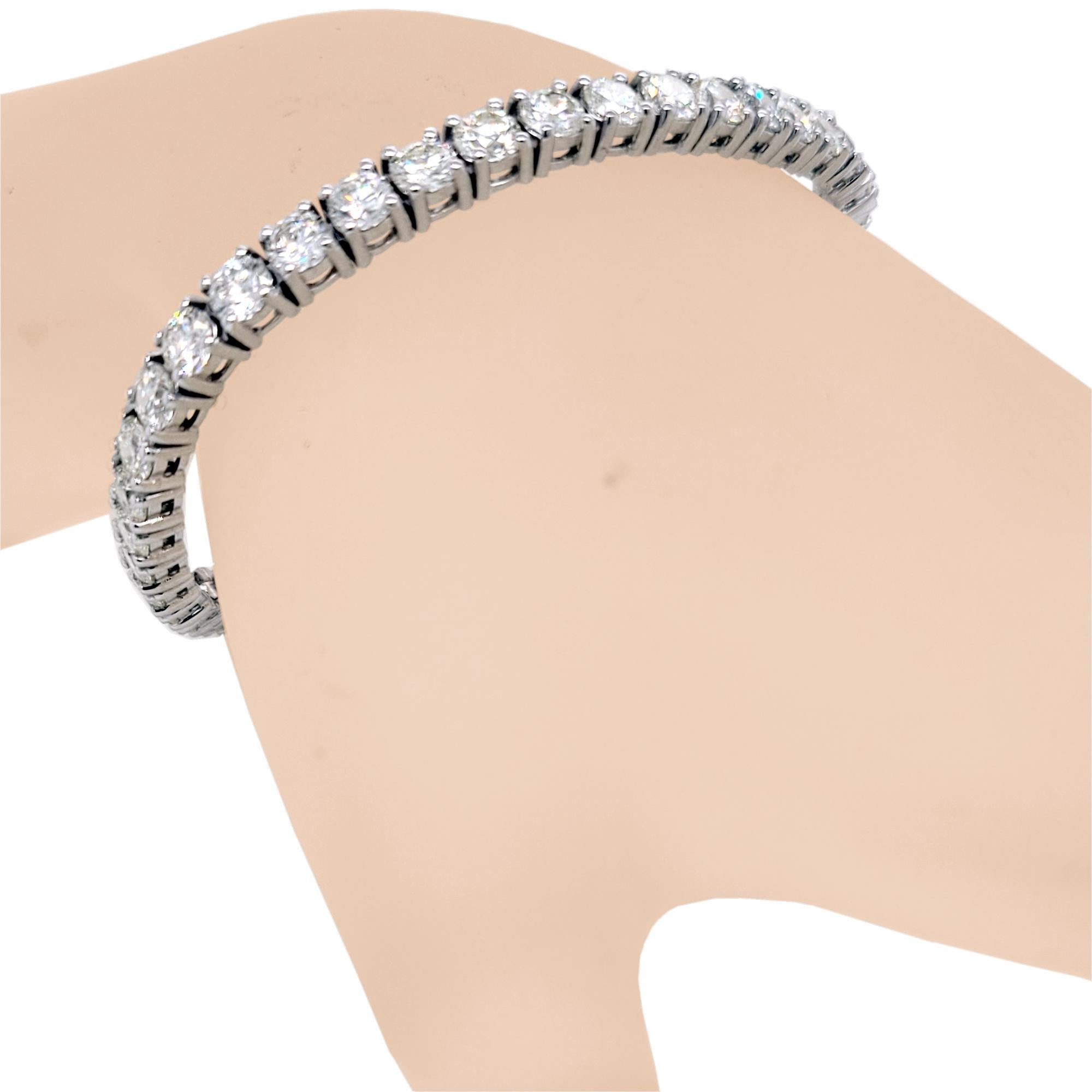 Taille ronde Bracelet tennis en or 14 carats serti de 4 diamants brillants ronds de 10,55 carats en vente