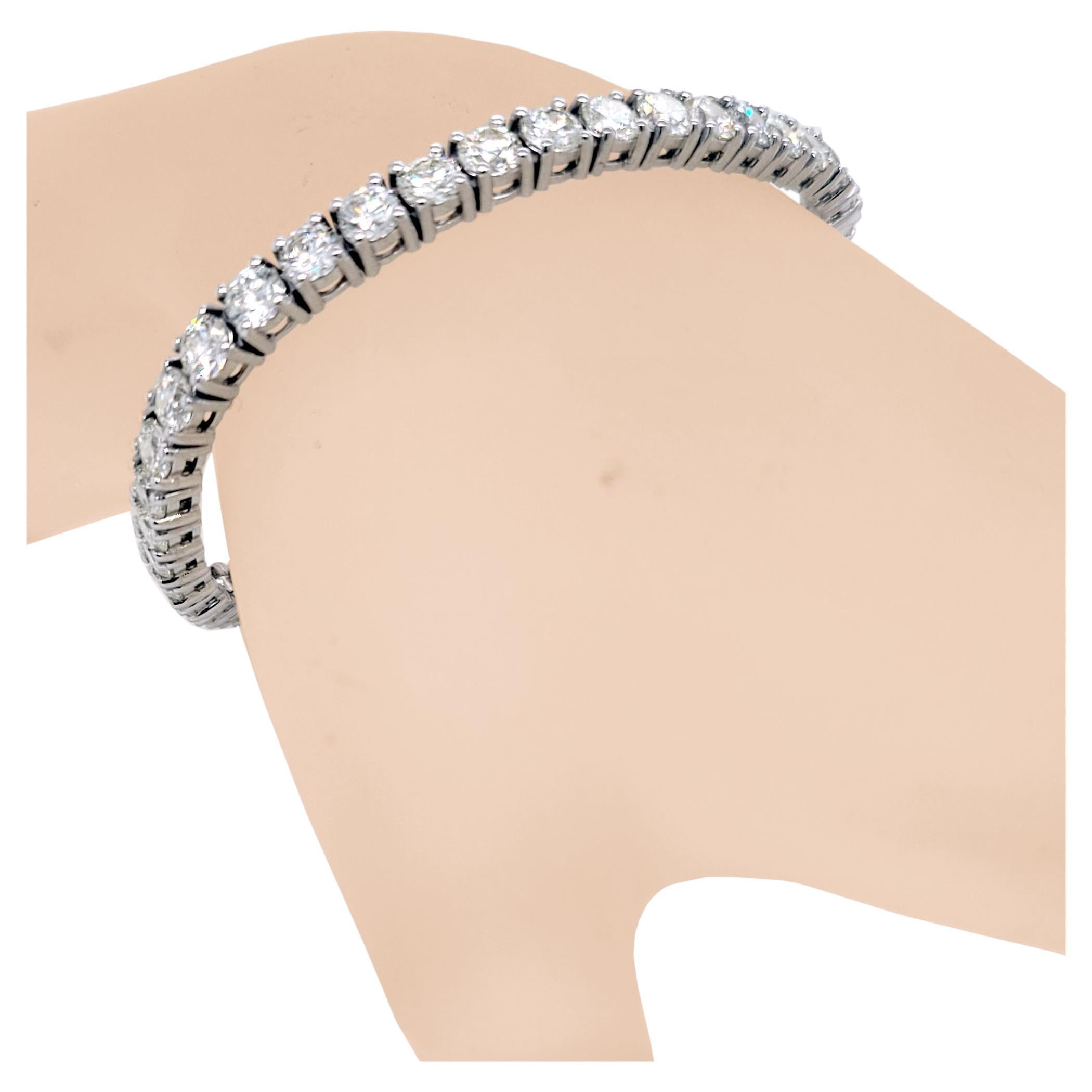 Bracelet tennis en or 14 carats serti de 4 diamants brillants ronds de 10,55 carats en vente