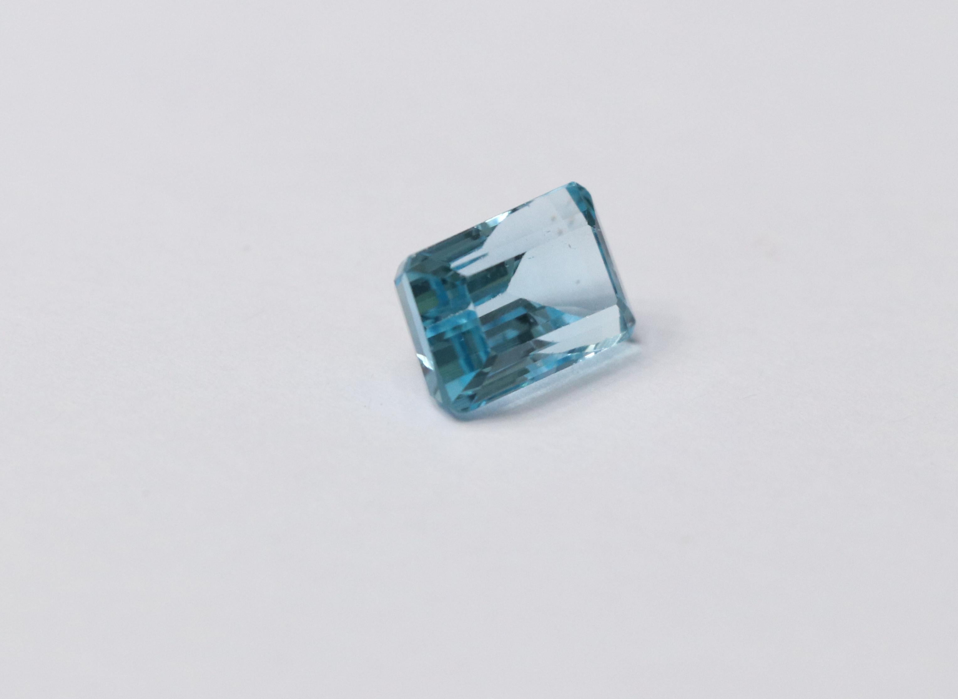 10.55 Carat Aquamarine Emerald-Cut Unset Loose 3-Stone Ring Gemstone

Length: 9 mm
Width: 14.10 mm
Height: 8.15 mm

Note:
We can make any custom jewelry piece with this aquamarine.
Laboratory Certification can be done on request.
Certificate of