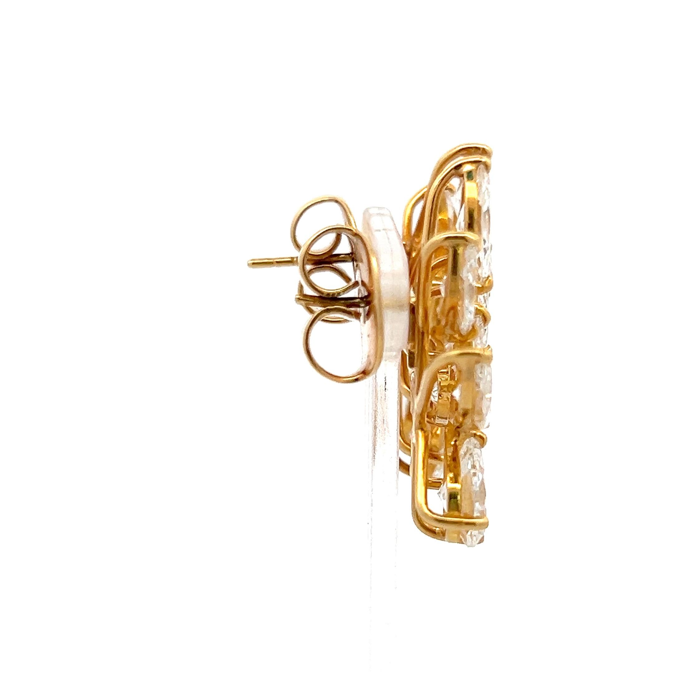 Titre :
Boucles d'oreilles en or jaune 18 carats composées de diamants en forme de poire F VS et de diamants en forme de marquis F VS de 10,55 carats
Le style :
Groupement d'entreprises
Métal :
Or jaune 18 carats
Pierre précieuse 1 :
Diamant de 3,83