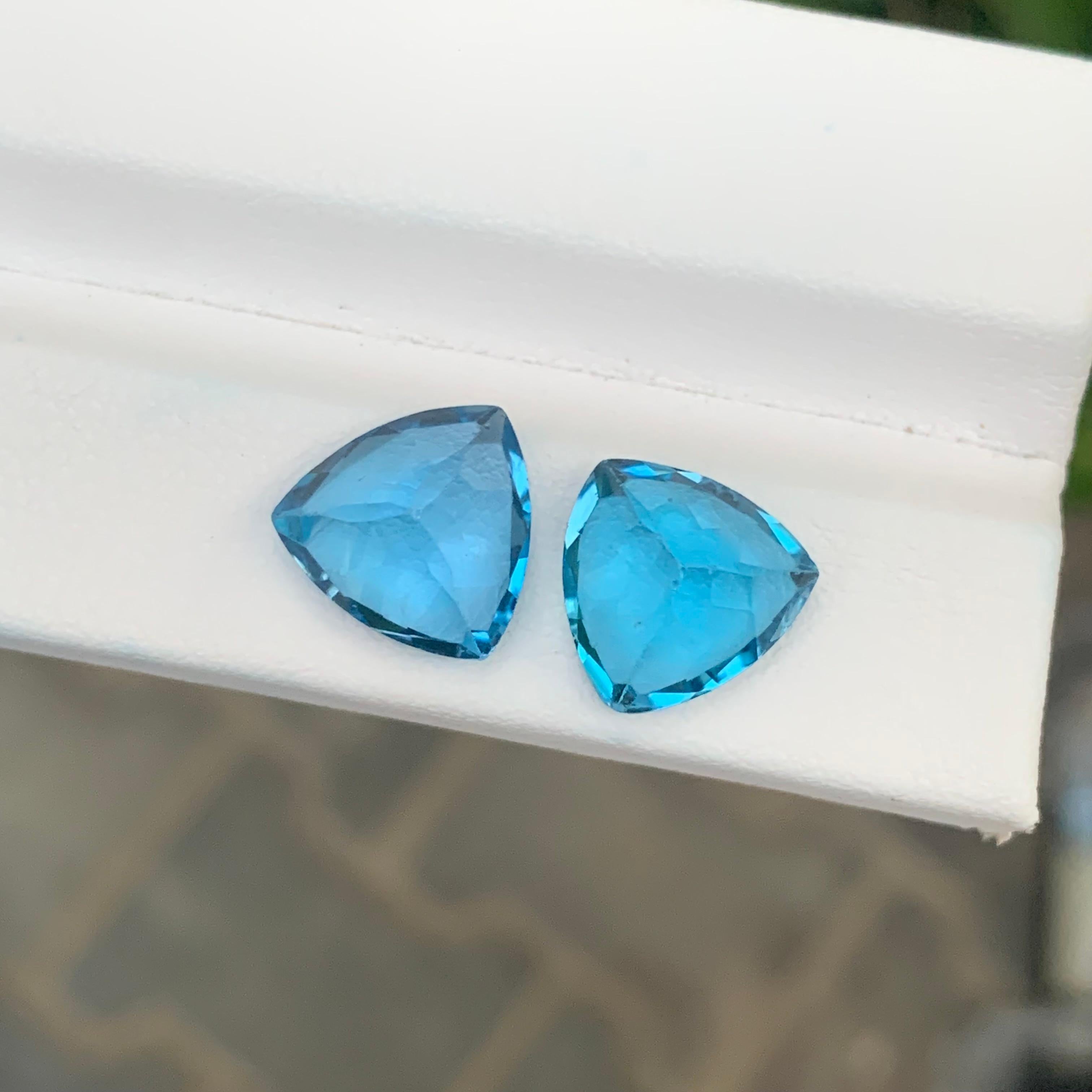 Arts and Crafts 10,55 carati di topazio blu di Londra, coppia di gemme naturali sciolte per orecchini in vendita