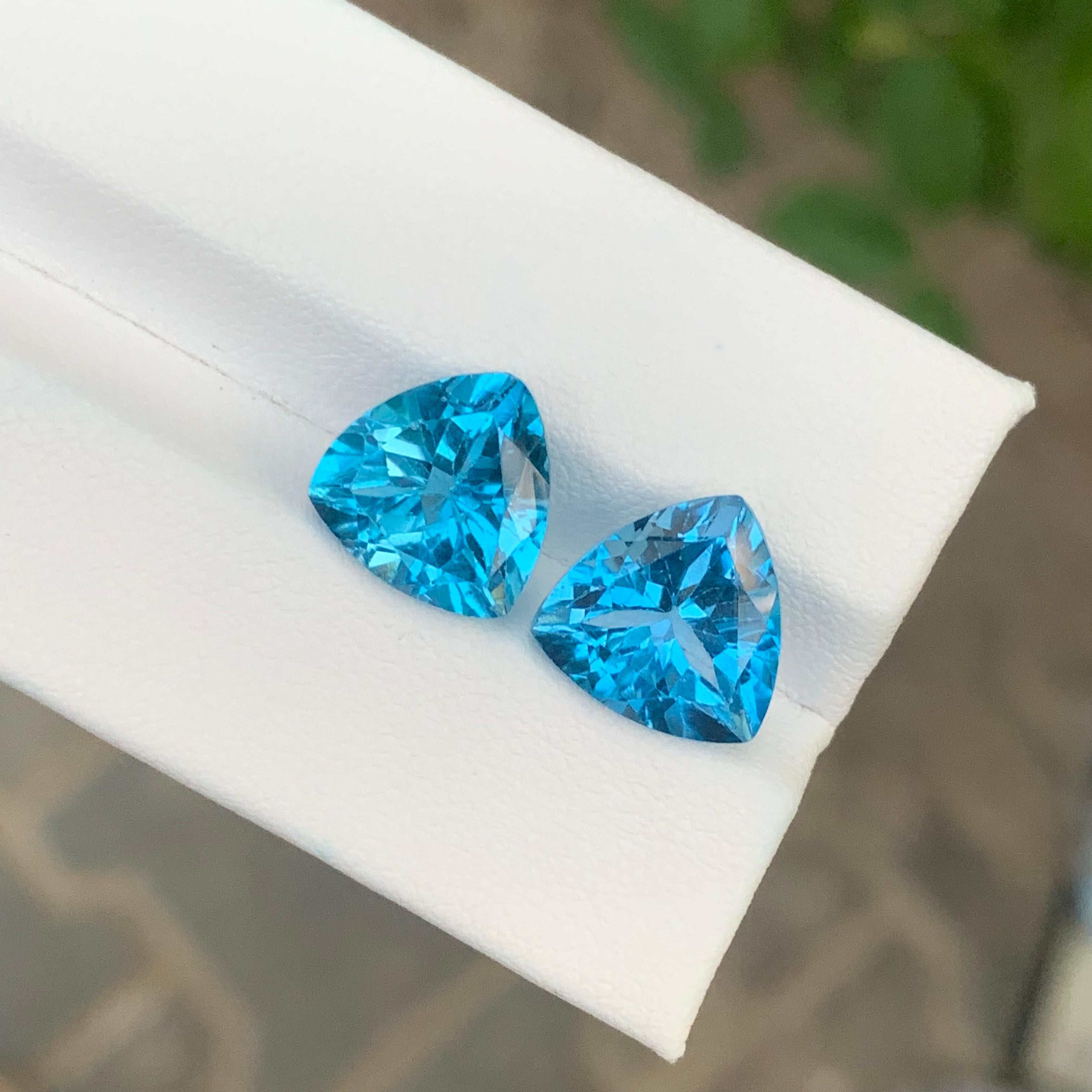 Taglio trillion 10,55 carati di topazio blu di Londra, coppia di gemme naturali sciolte per orecchini in vendita