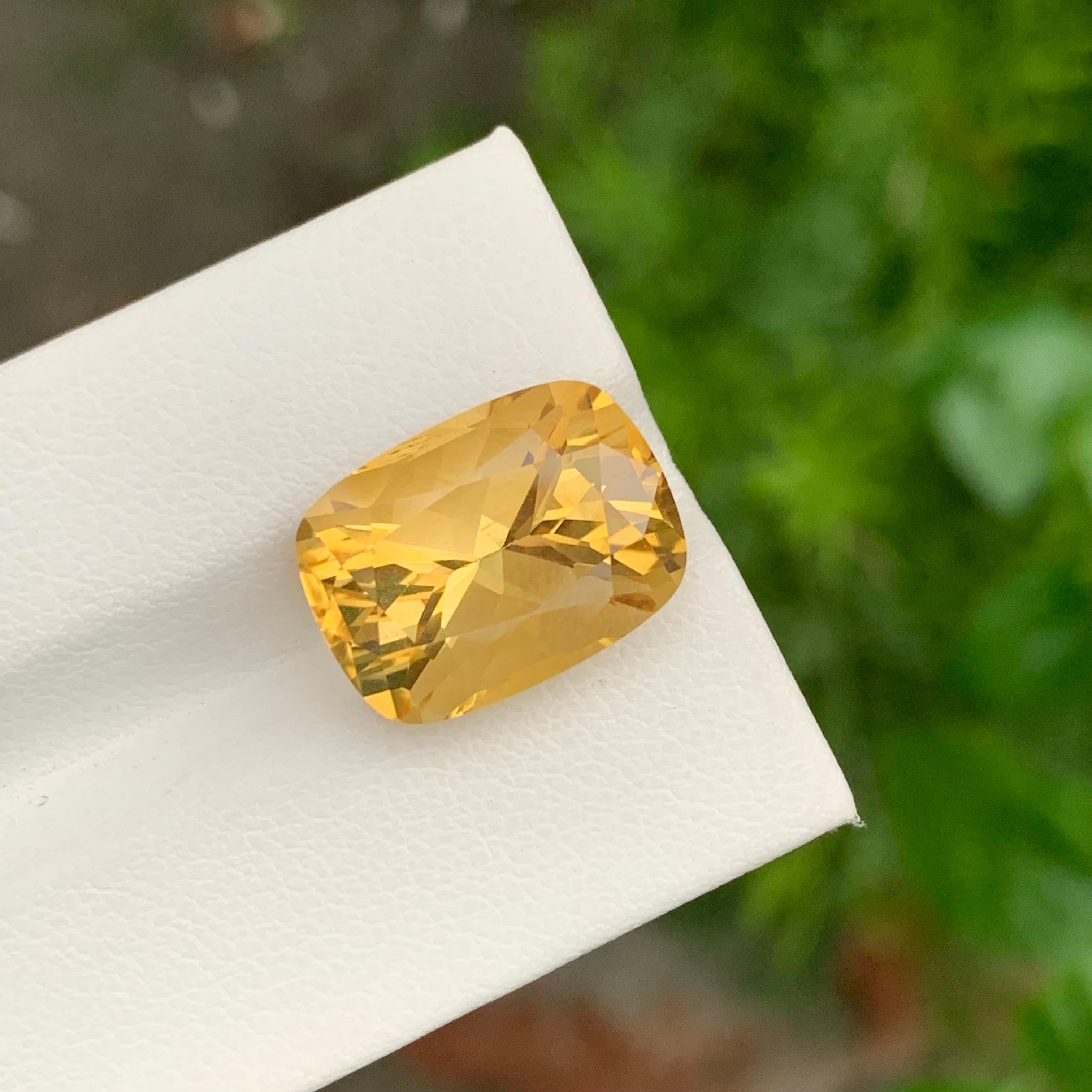 10.55 Natural Loose Citrine Butterfly Cut Gem For Necklace In New Condition For Sale In Peshawar, PK