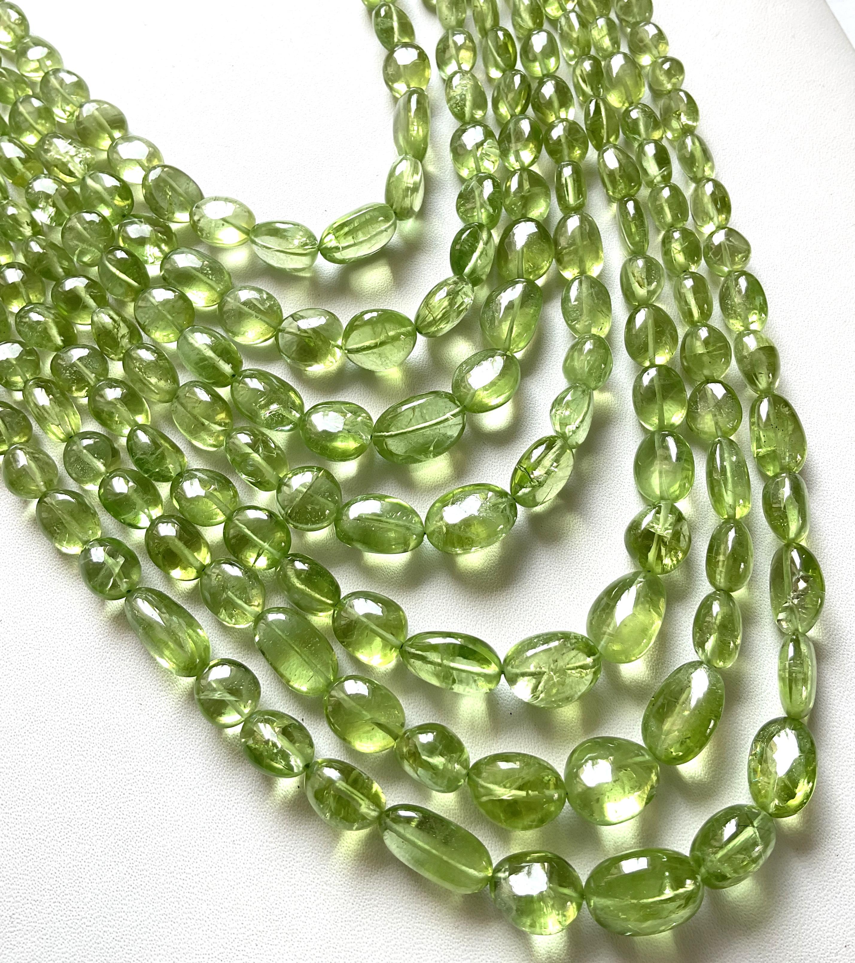 1055.55 carat apple green peridot top quality plain tumbled natural necklace gem In New Condition For Sale In Jaipur, RJ