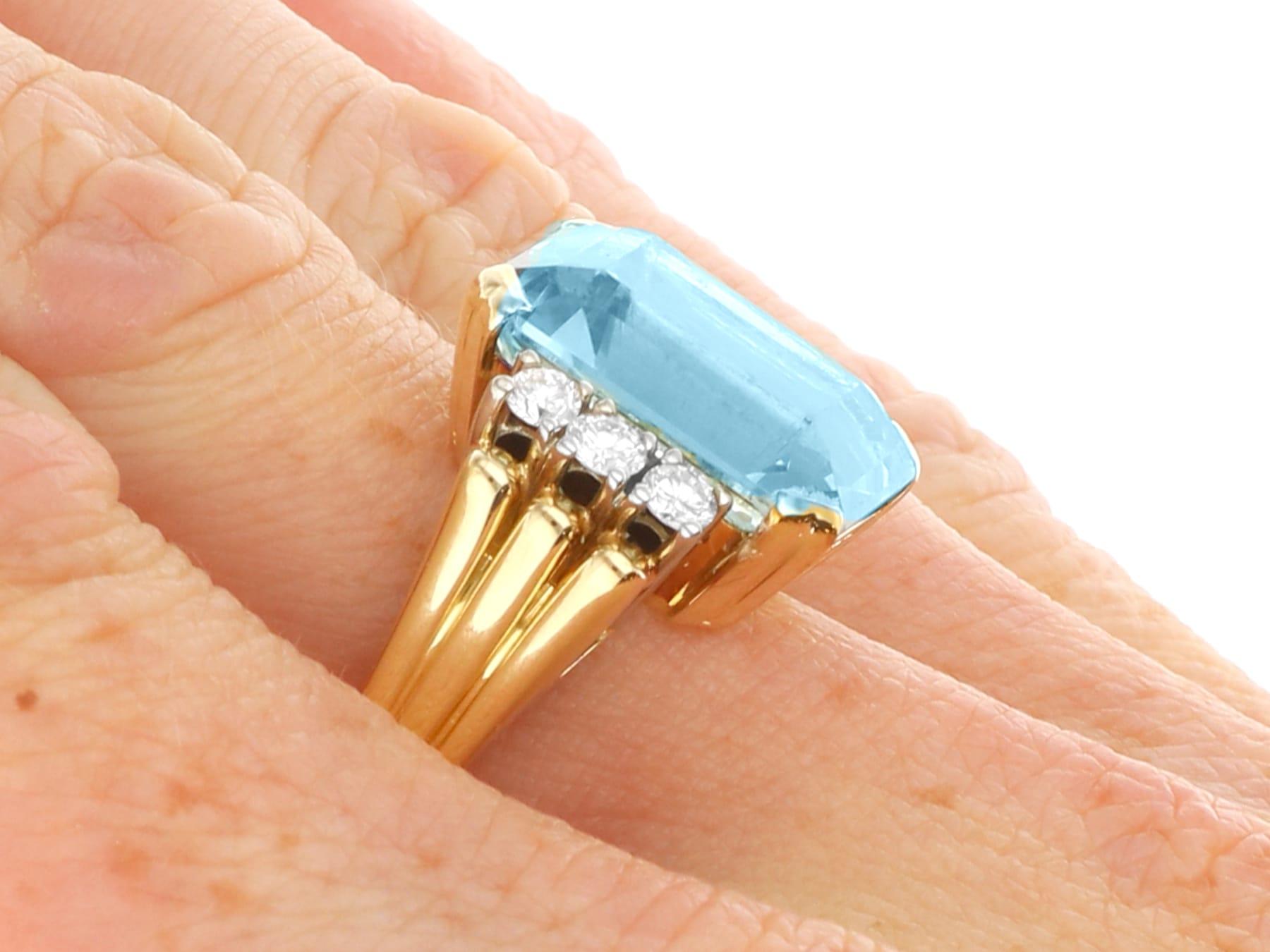 Anello in oro giallo 14k con acquamarina da 10,56 carati e diamante da 0,48 carati Circa 1960 in vendita 6