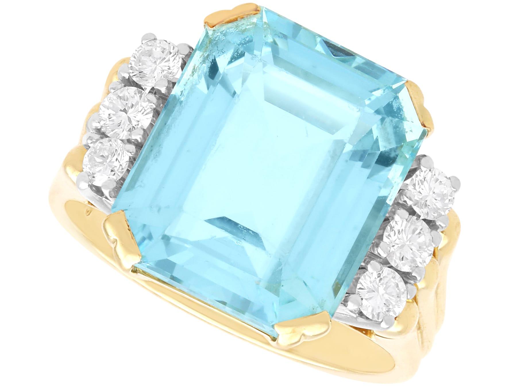 Bague en or jaune 14k de 10,56 carats d
aigue-marine et 0,48 carat de diamant Circa 1960