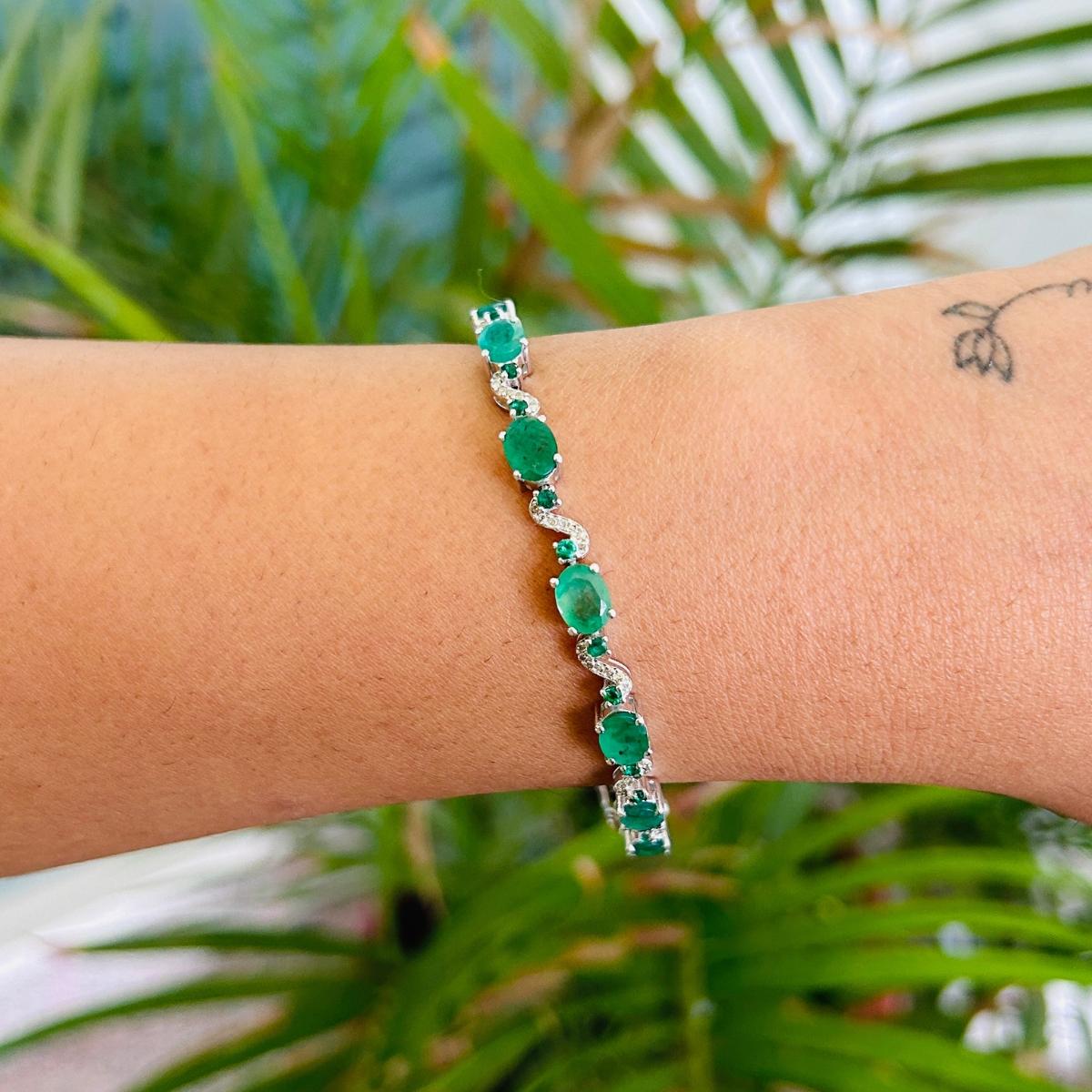 10.56 Carat Emerald Diamond Tennis Bracelet in Sterling Silver for Mom For Sale 4