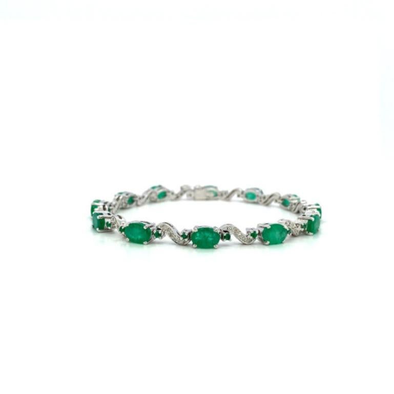 10.56 Carat Emerald Diamond Tennis Bracelet in Sterling Silver for Mom In New Condition For Sale In New York, NY