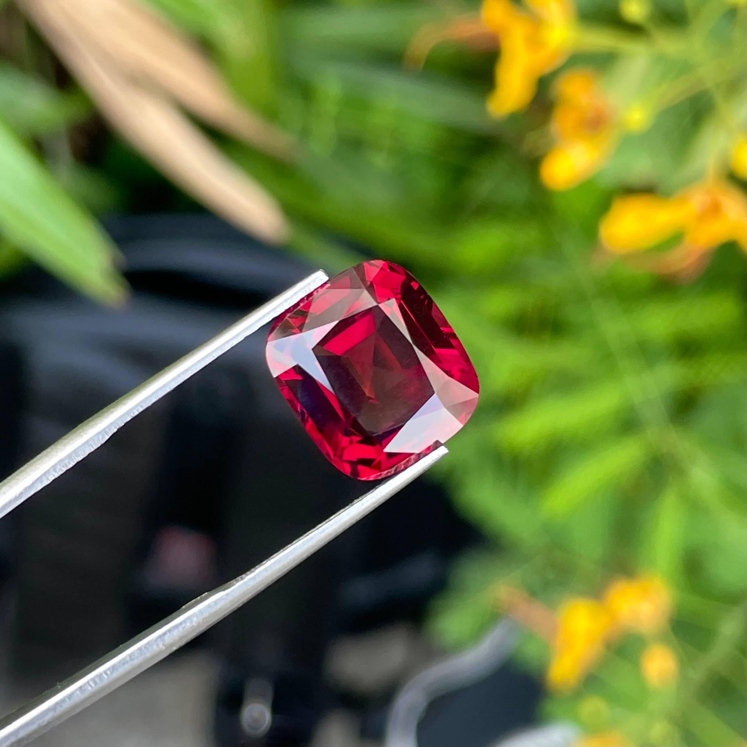 Women's or Men's 10.56 Carats Bright Red Garnet Stone Cushion Cut Natural Madagascar's Gemstone For Sale