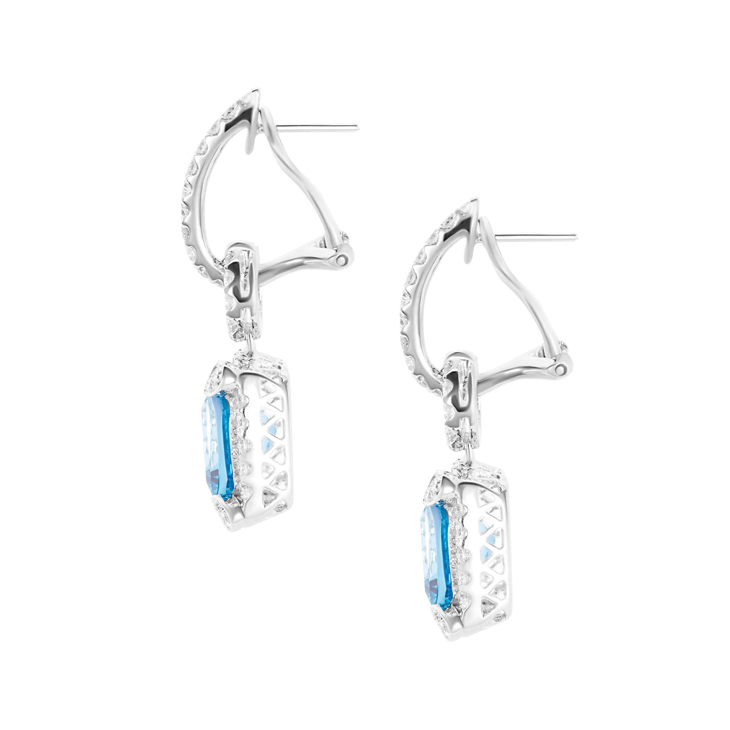 Set in 18K white gold for maximum shine, Butani's earrings feature a pair of square-shaped blue topaz with a combined carat weight of 10.57 carats, and 1.55 carats of brilliant round diamonds. A fabulous piece of jewellery for special occasions,