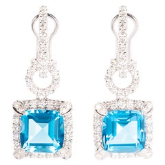 Pendants d'oreilles en or blanc 18 carats avec topaze bleue de 10,57 carats et diamants