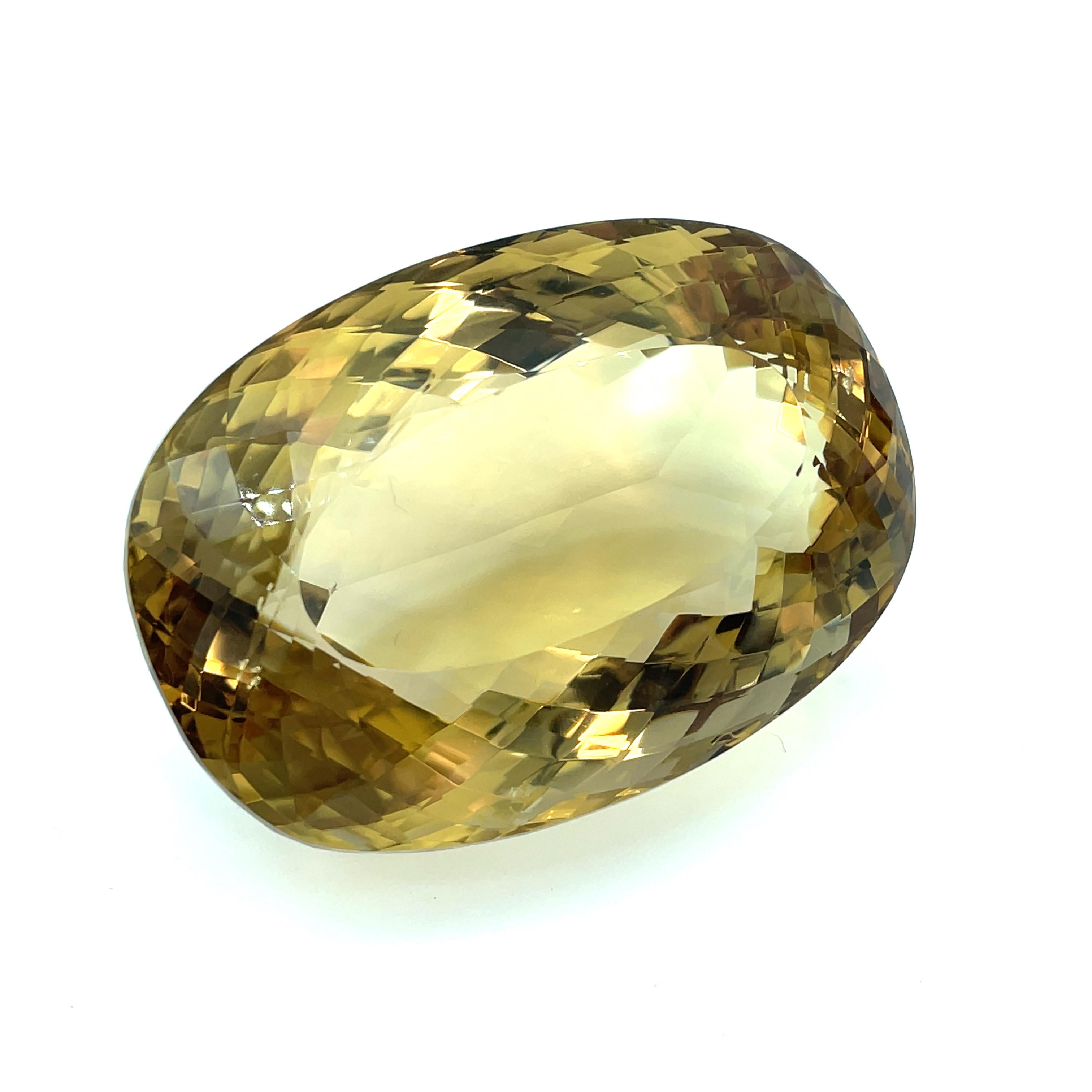 Taille ovale 1058 Carat Oval Faceted Smoky Quartz Collector Gemstone (pierre précieuse de collection)   en vente
