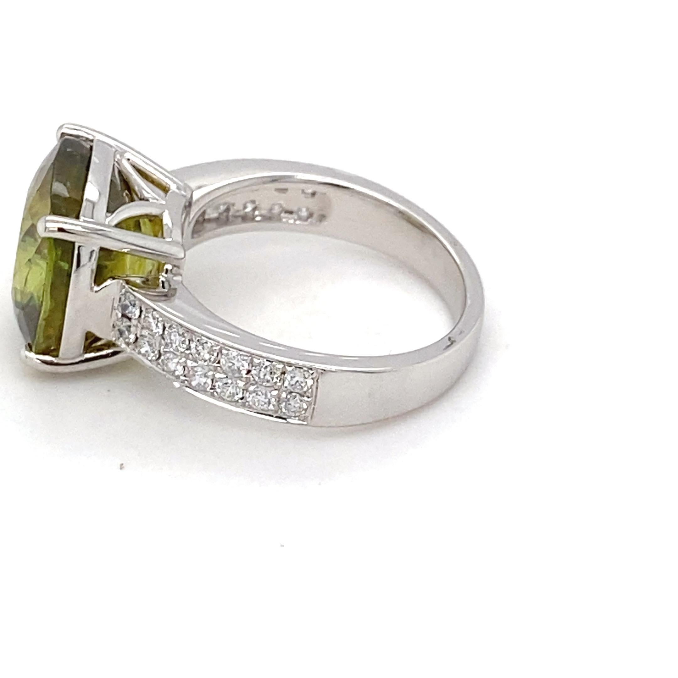 10,59 Karat Kissenschliff Sphene Diamant Weißgold Solitär Ring im Angebot 5