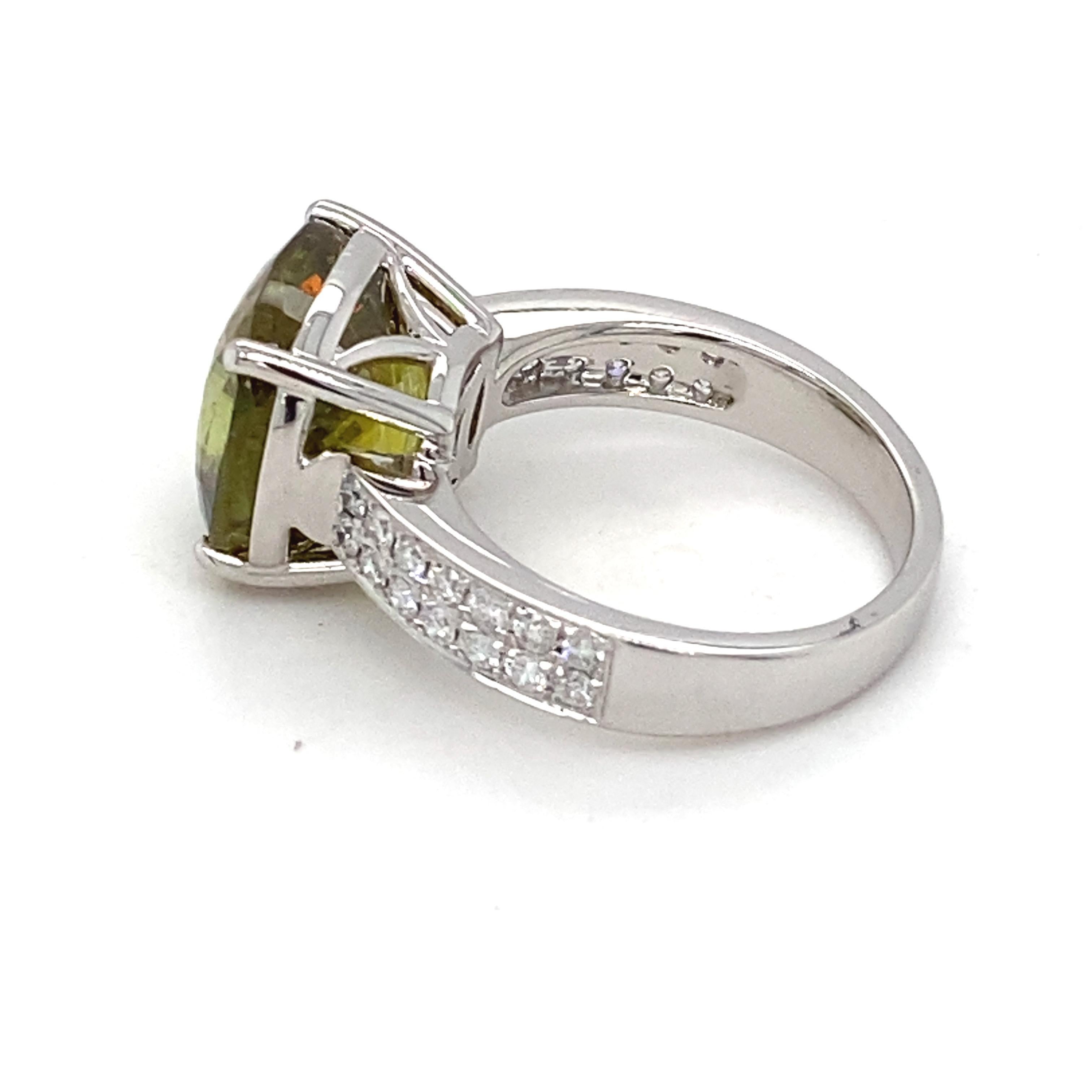 10,59 Karat Kissenschliff Sphene Diamant Weißgold Solitär Ring im Angebot 4