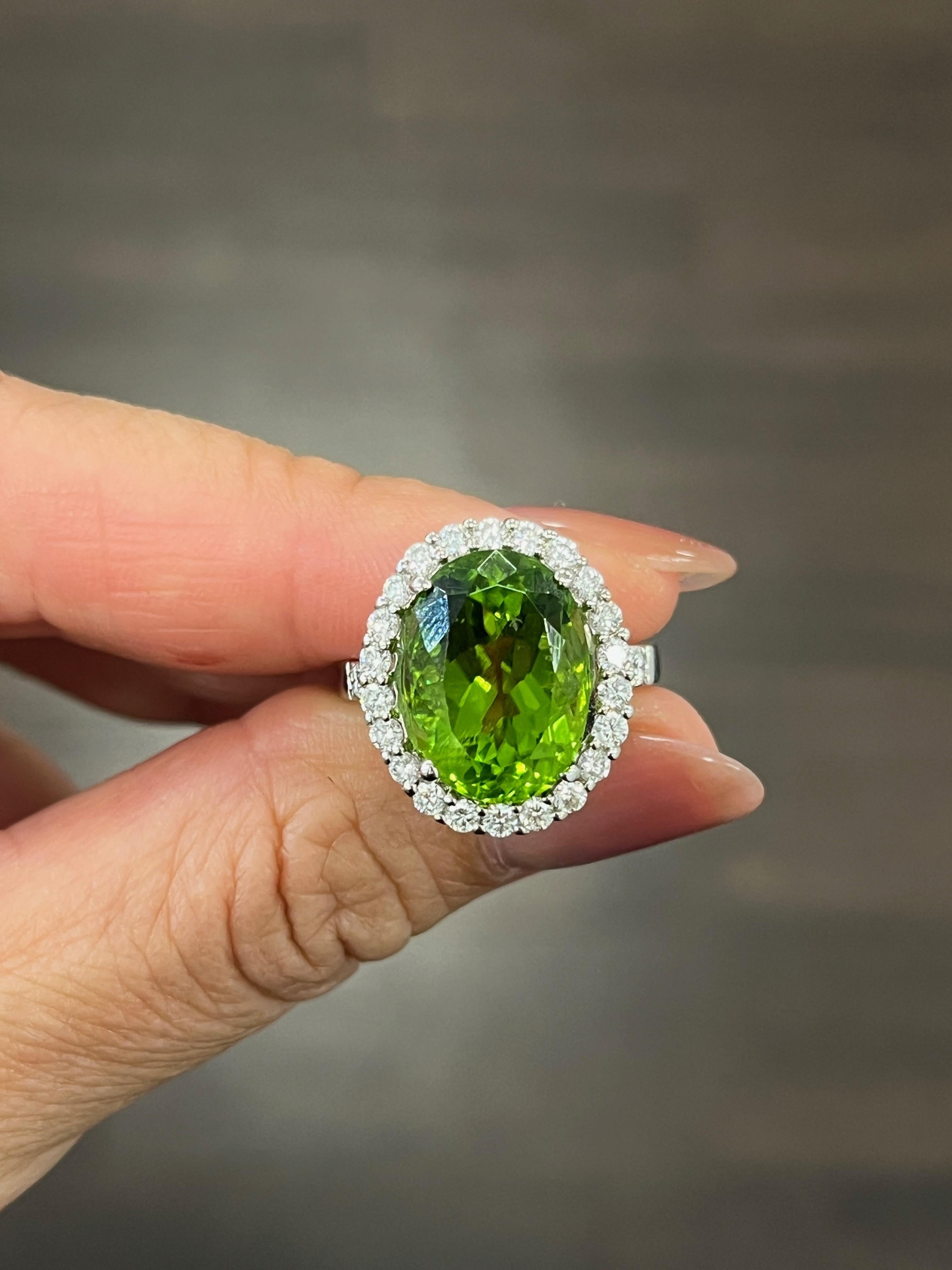 10.59 ct Natural Peridot & Diamond Ring  For Sale 1